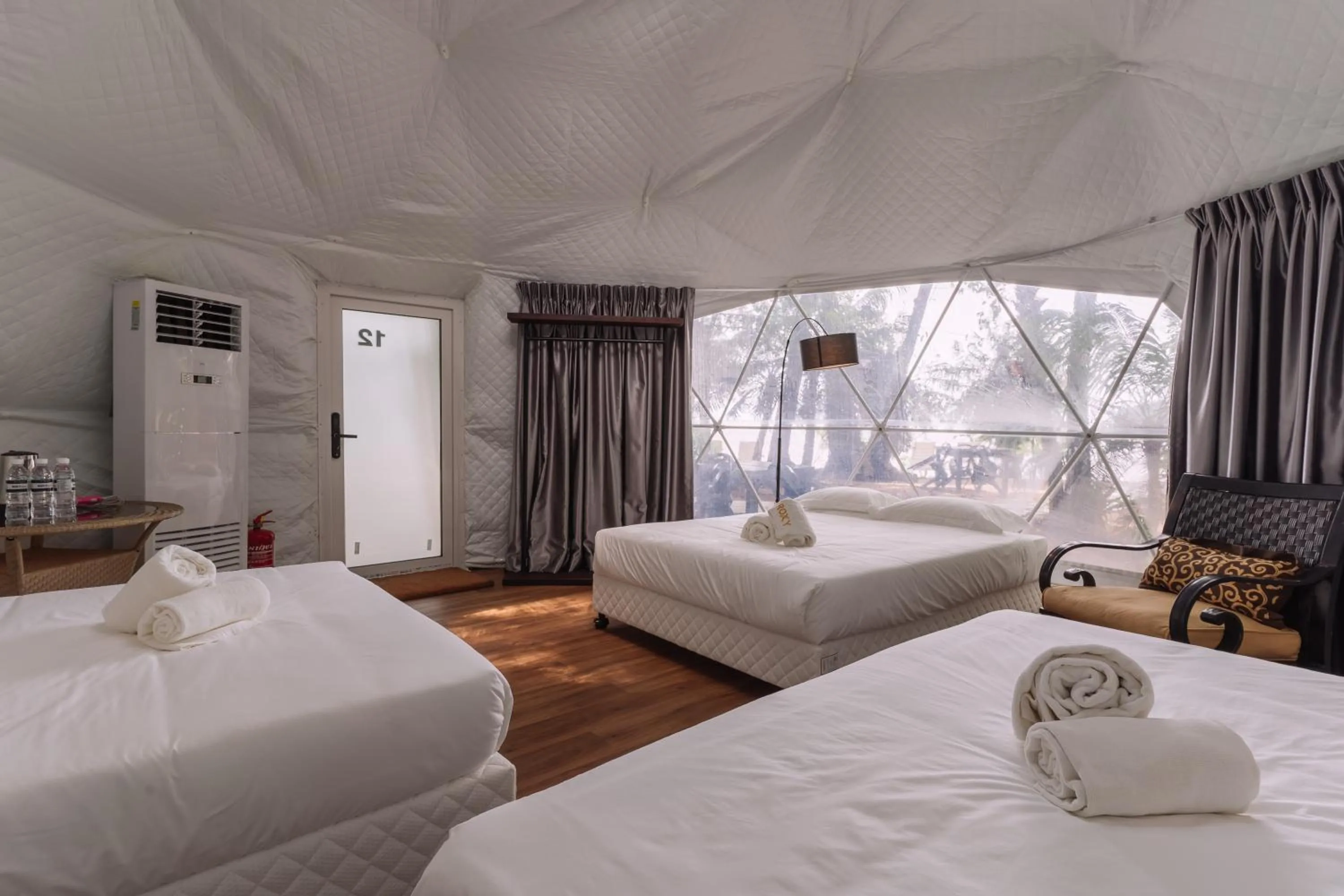 Photo of the whole room, Bed in Roxy Telok Serabang