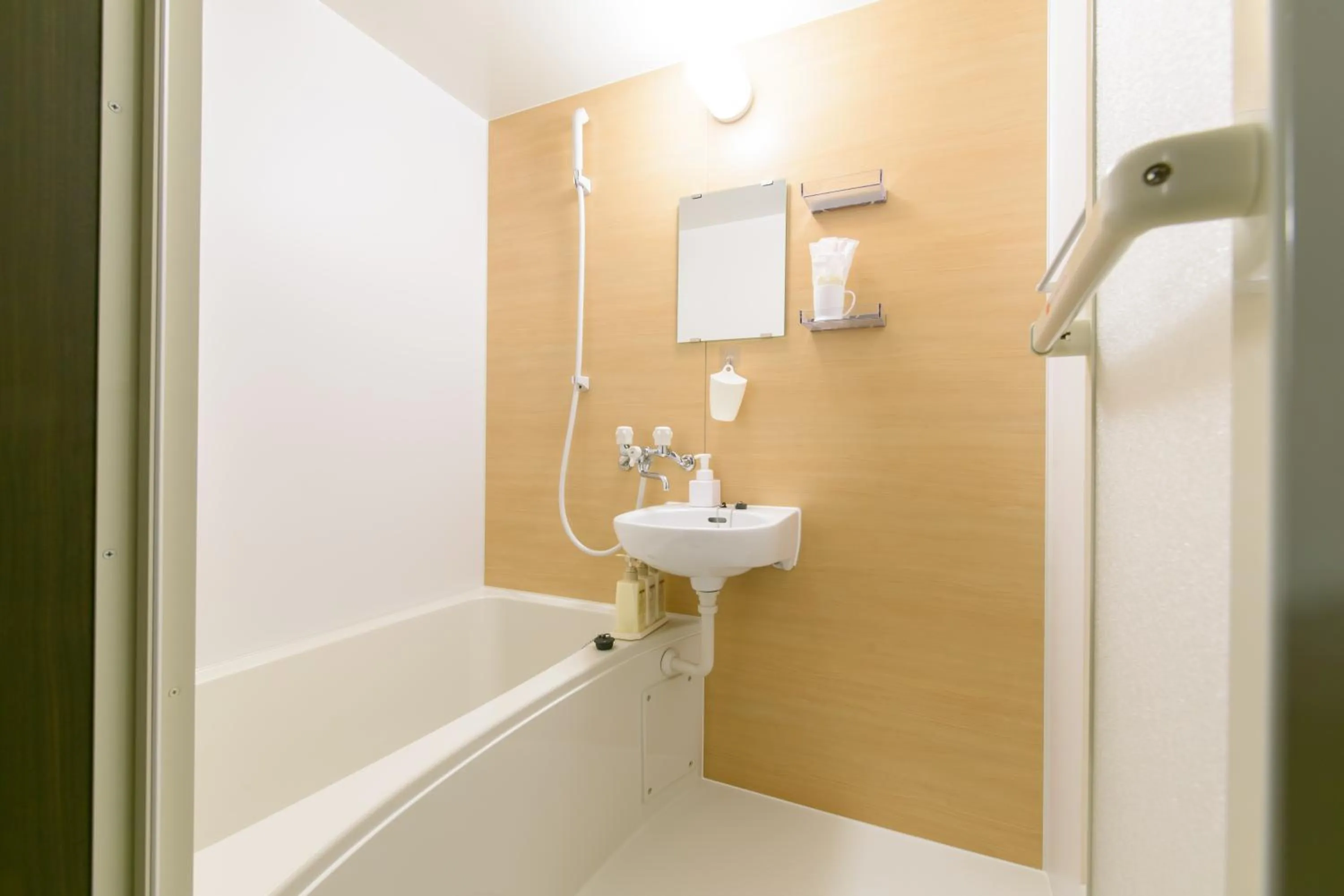 Shower in JP INN Kyoto Ekimae Izutsucho