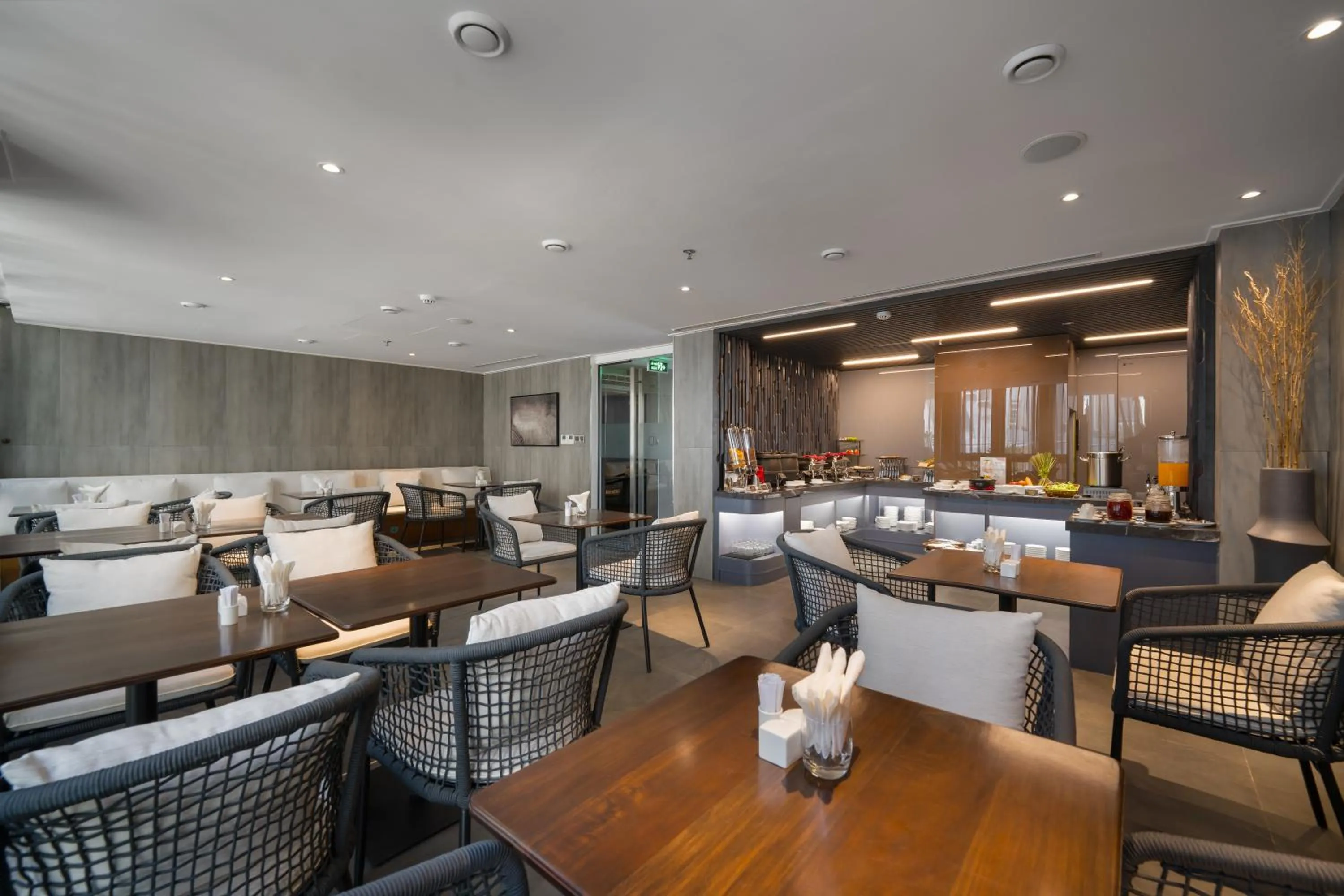 Restaurant/places to eat in LEGEND Boutique Hotel