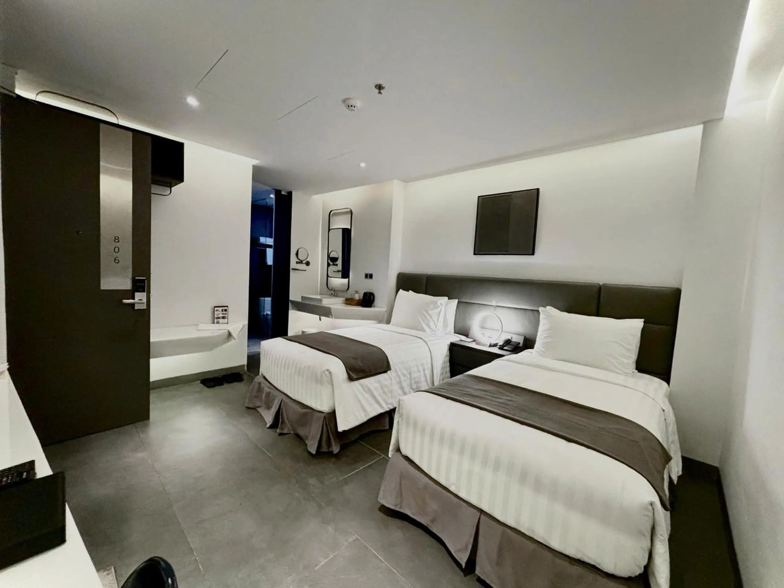 Standard Twin Room No Window in LEGEND Boutique Hotel