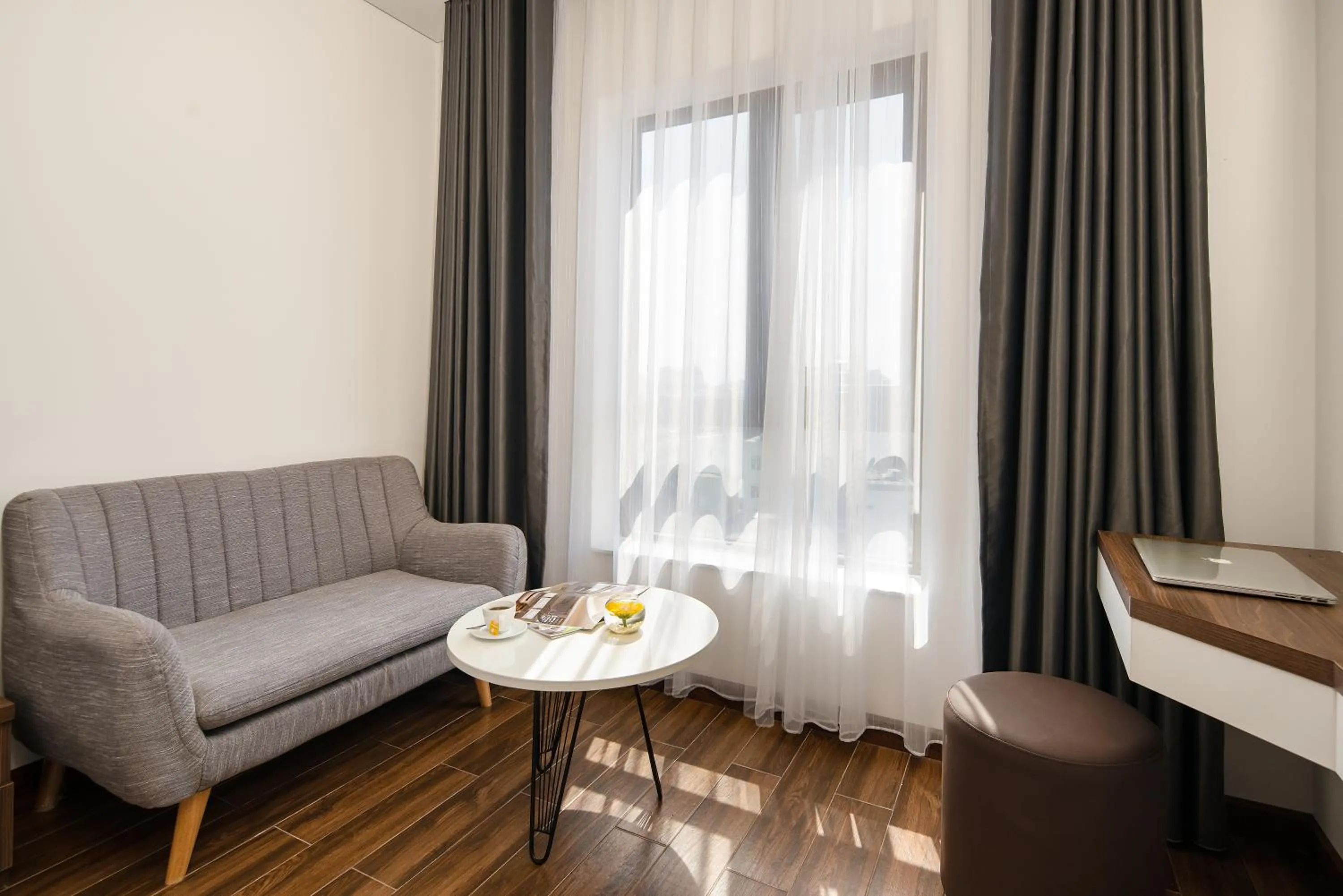 Living room in Tan Phuong Nam Hotel & Apartment