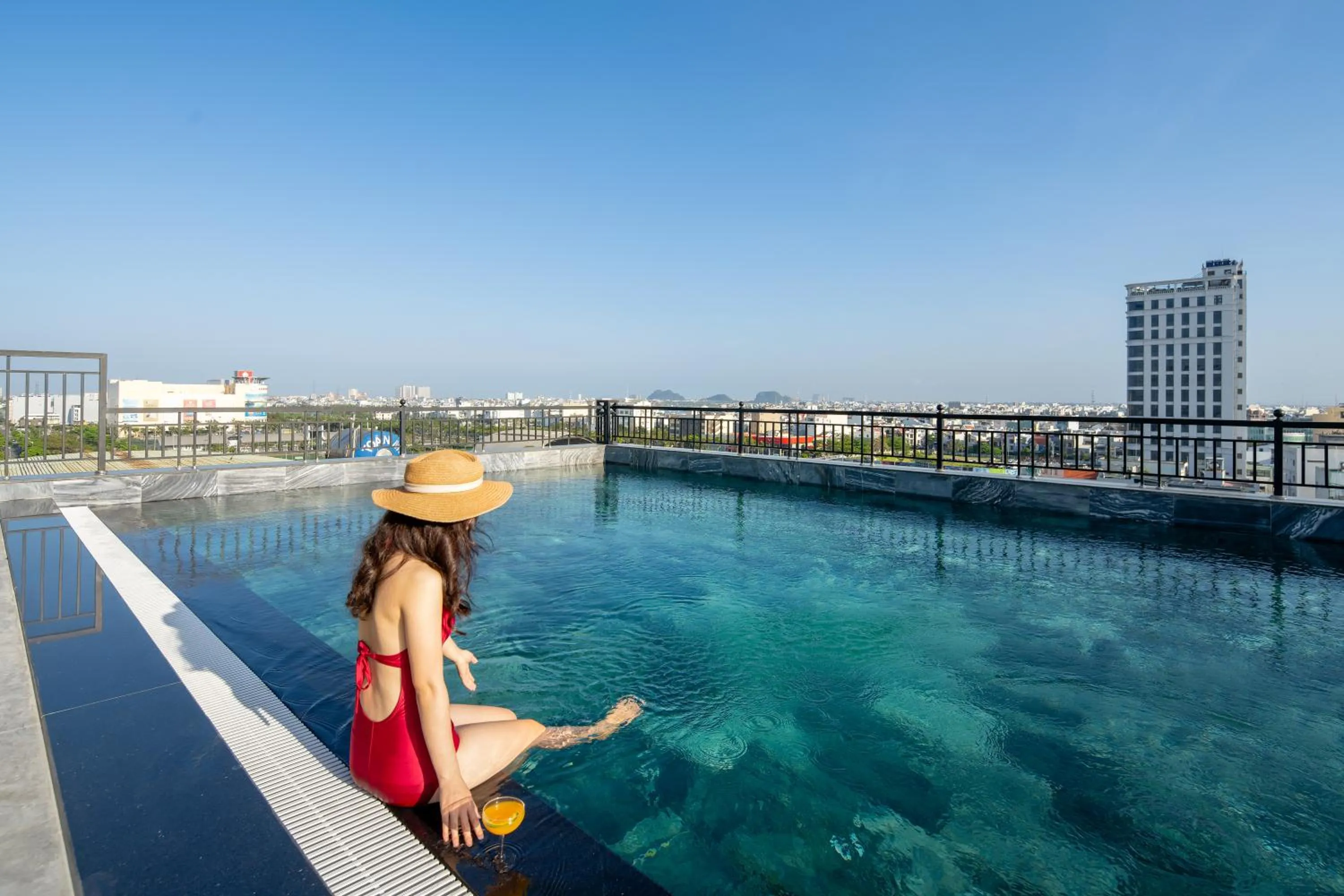 People in Tan Phuong Nam Hotel & Apartment