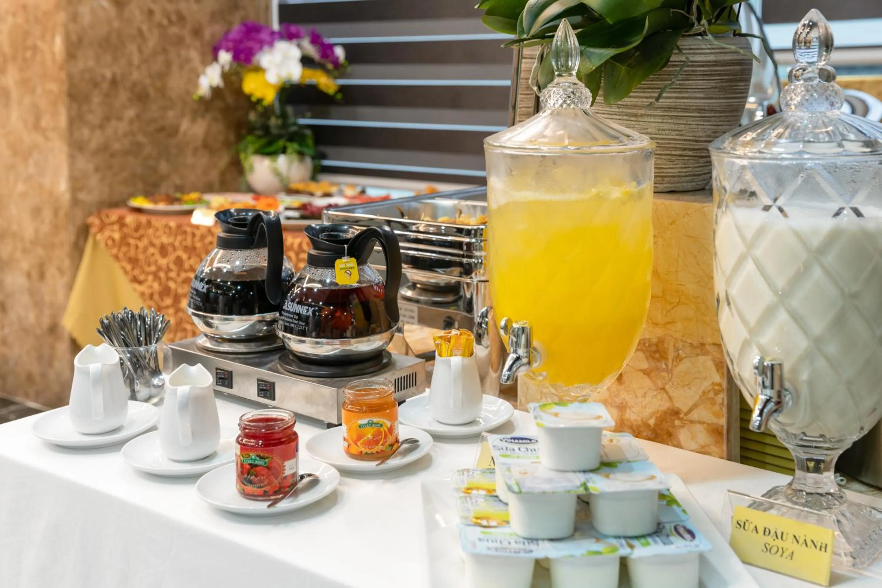 Food and drinks in Tan Phuong Nam Hotel & Apartment