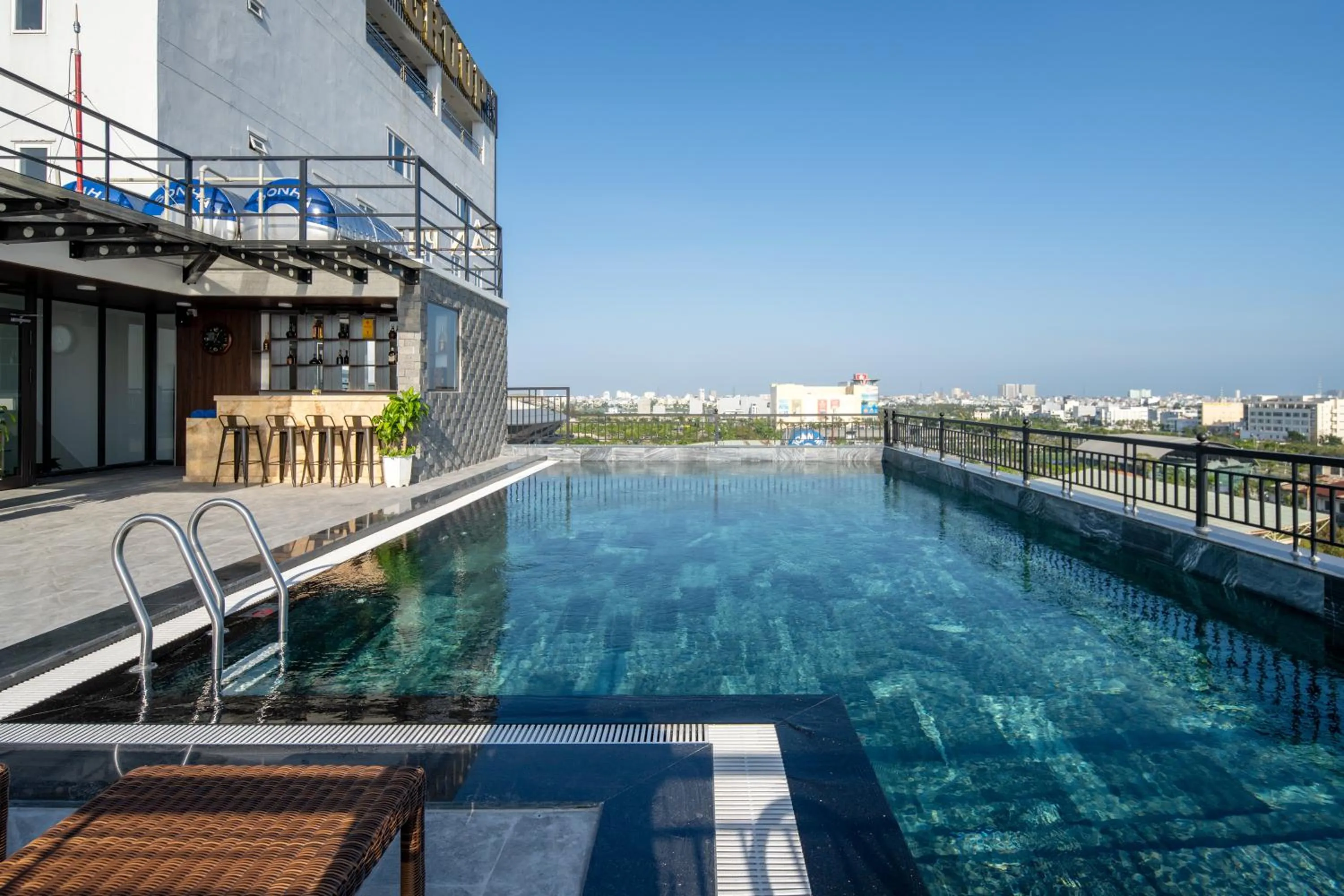 Swimming pool in Tan Phuong Nam Hotel & Apartment