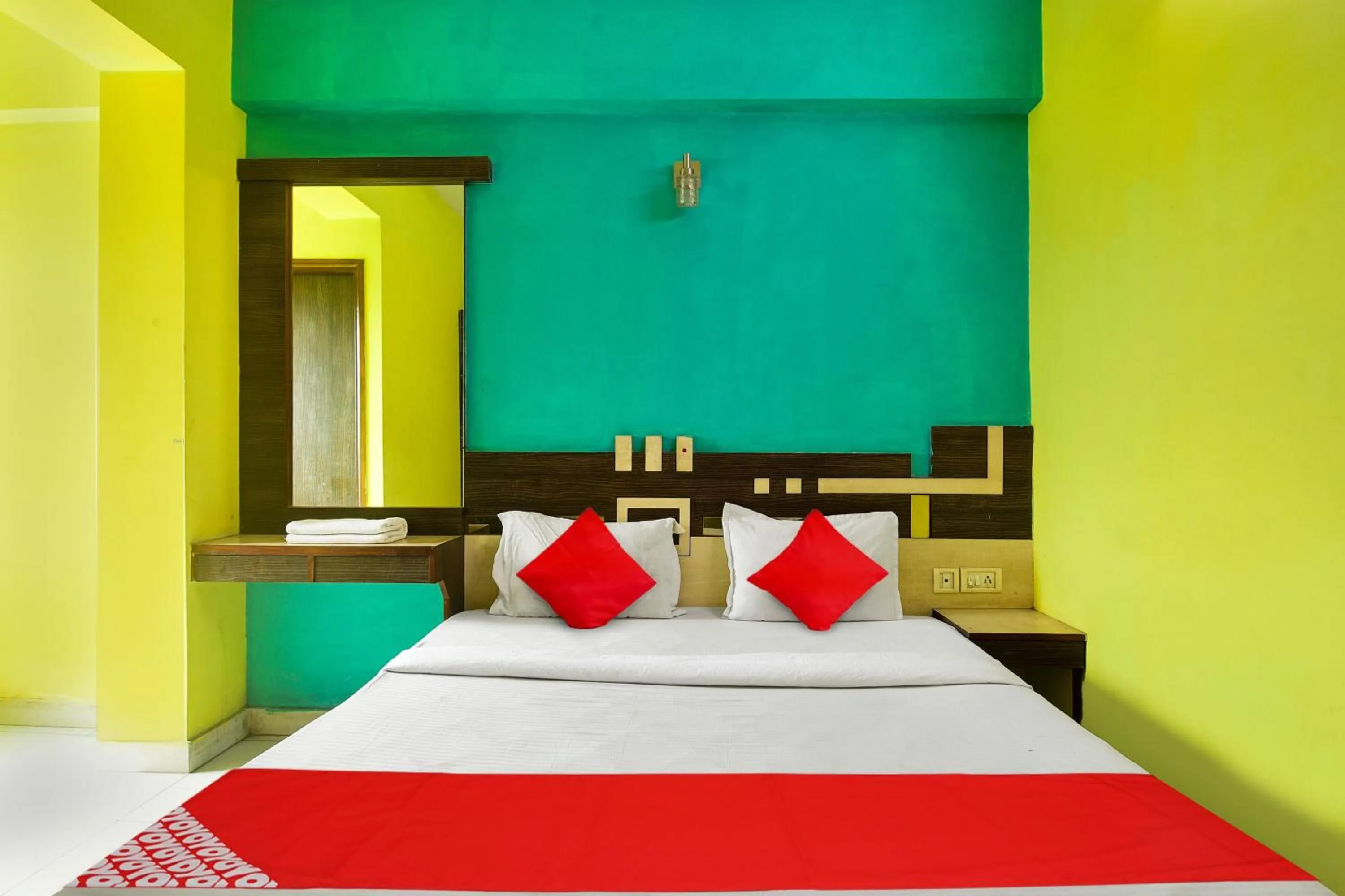 Bedroom, Bed in Hotel O New Tulip Santragachi Junction