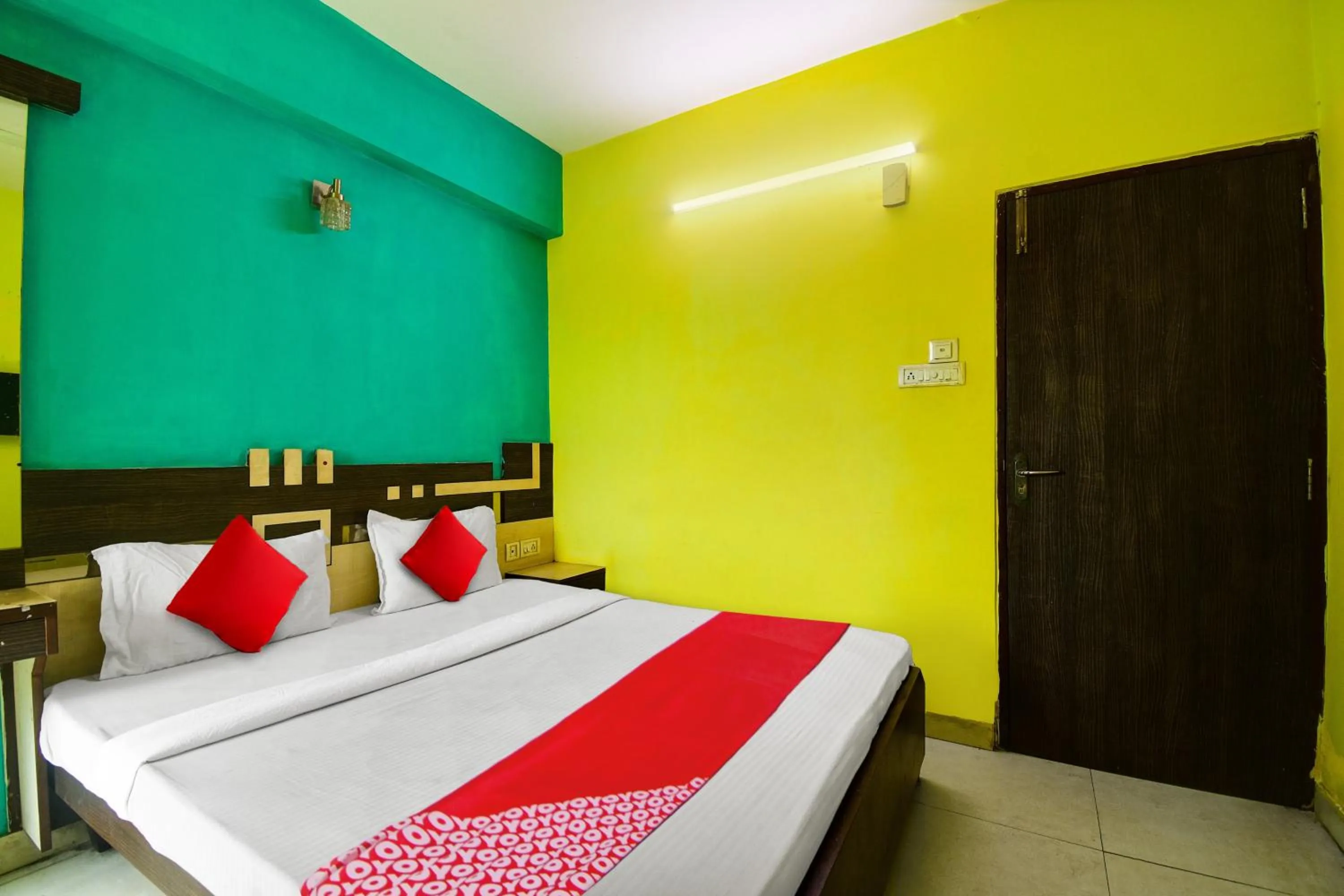 Bedroom, Bed in Hotel O New Tulip Santragachi Junction