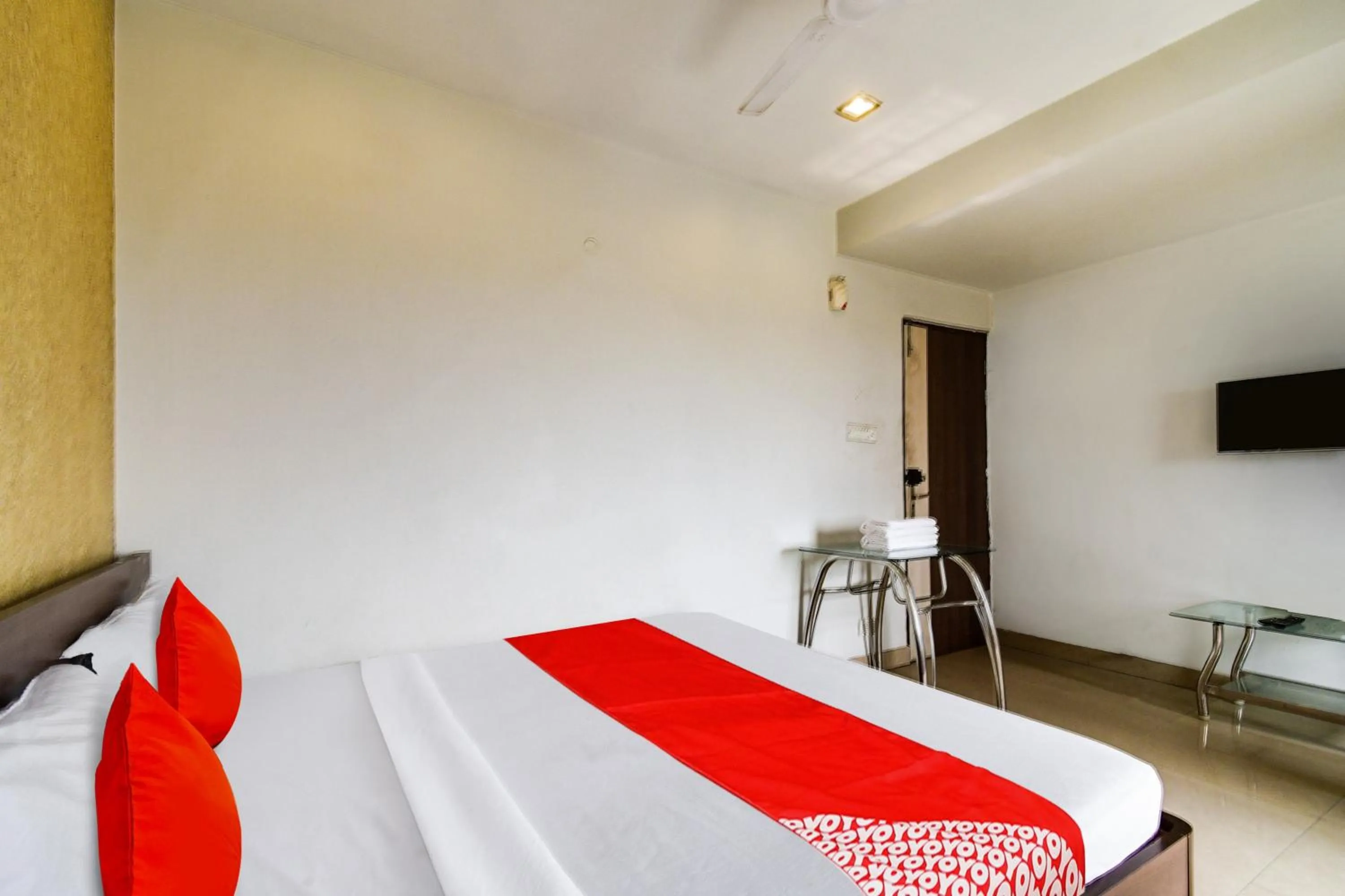 Bedroom, Bed in Hotel O New Tulip Santragachi Junction