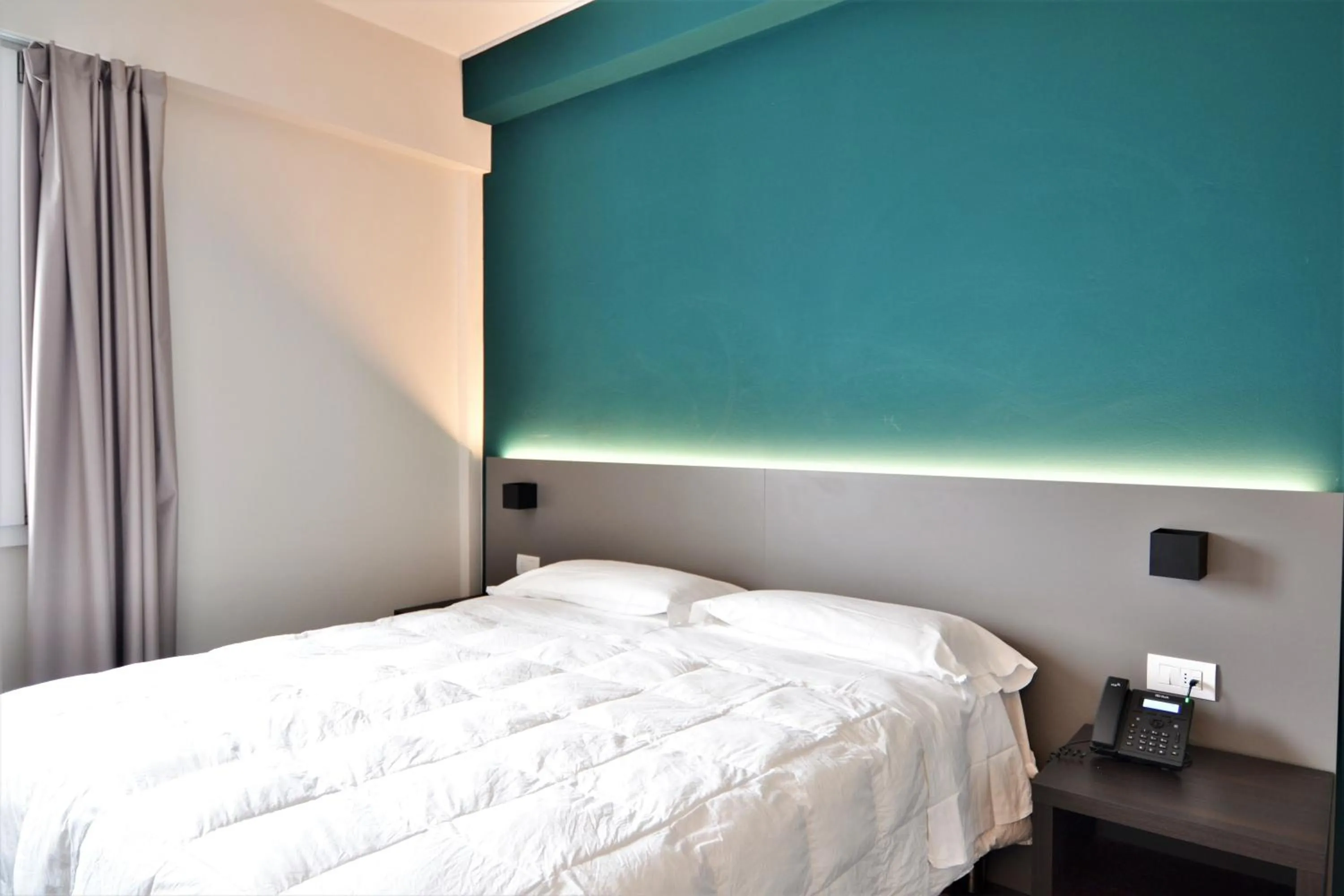 Bed in Venice Terminal Apartments & Suites