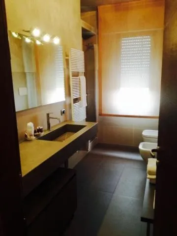 Bathroom in Venice Terminal Apartments & Suites