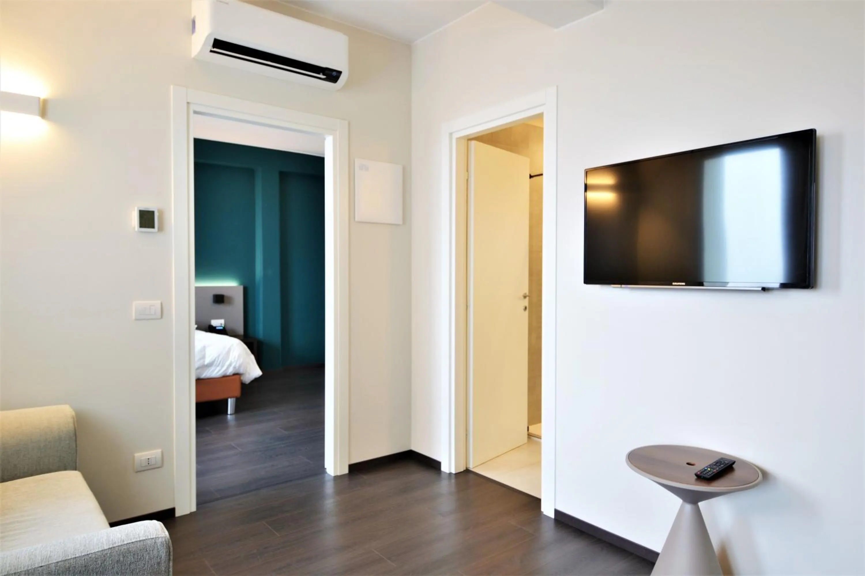 Bed in Venice Terminal Apartments & Suites