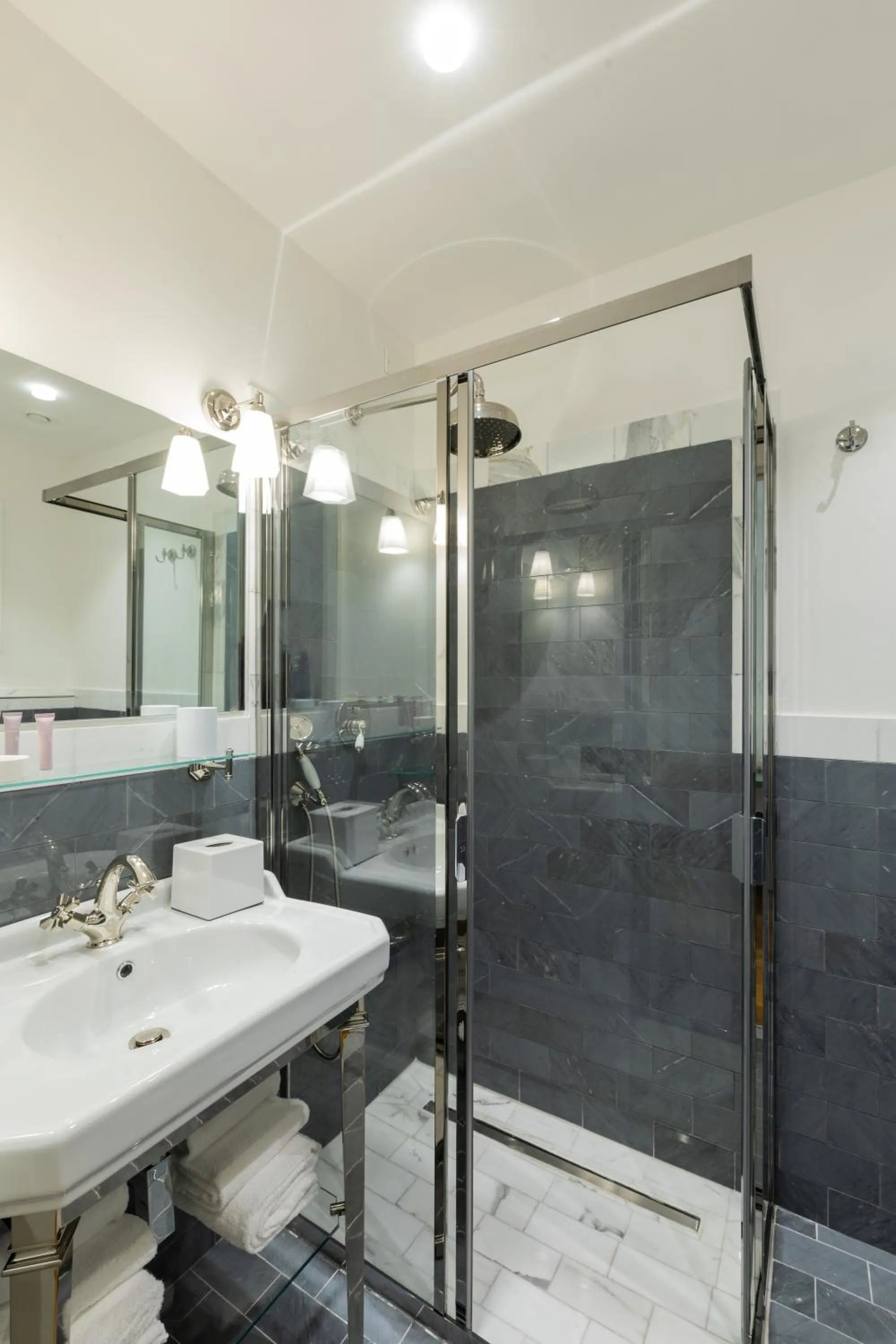 Bathroom in Amabilia Florence