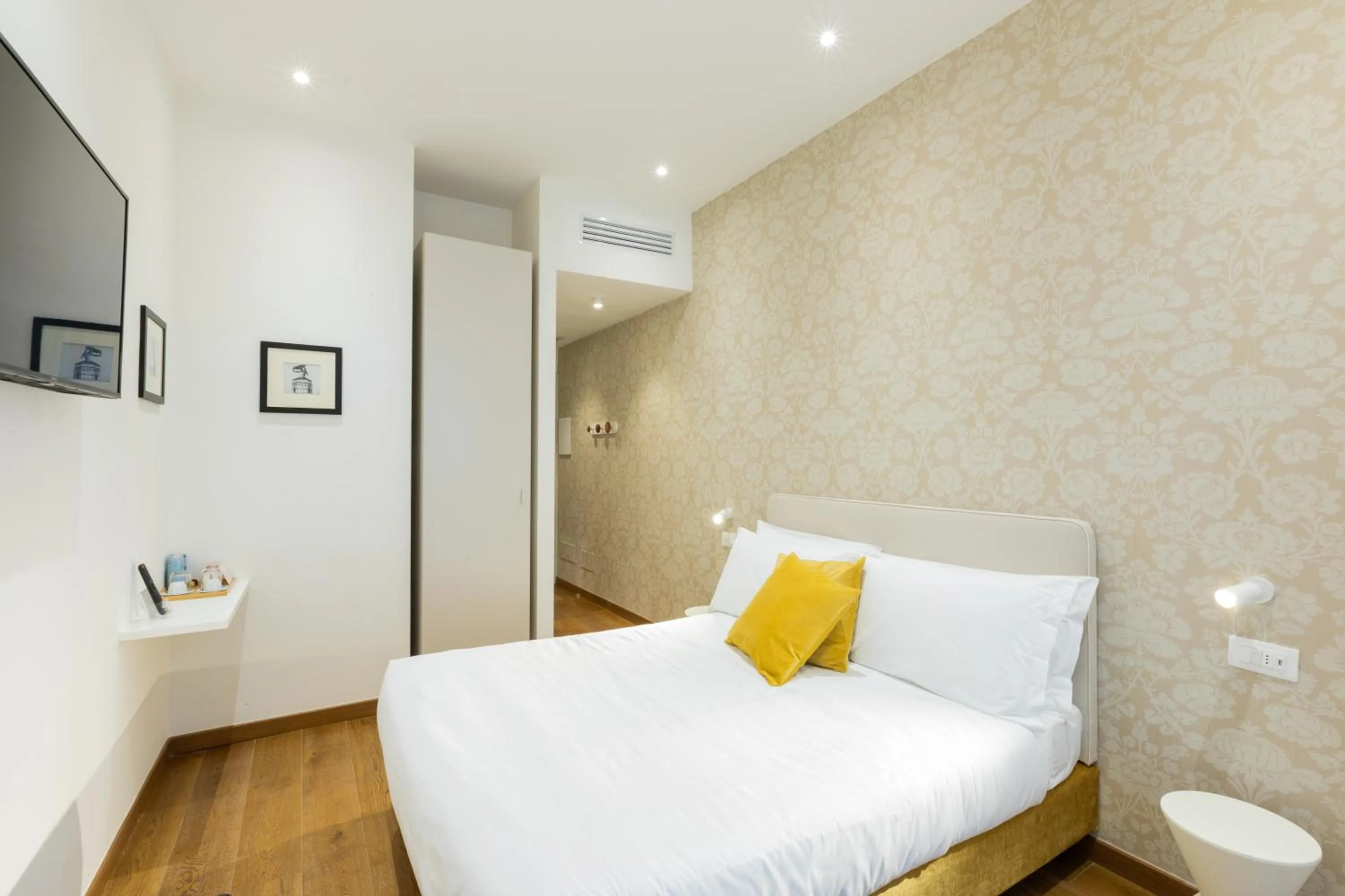 Bed in Amabilia Florence