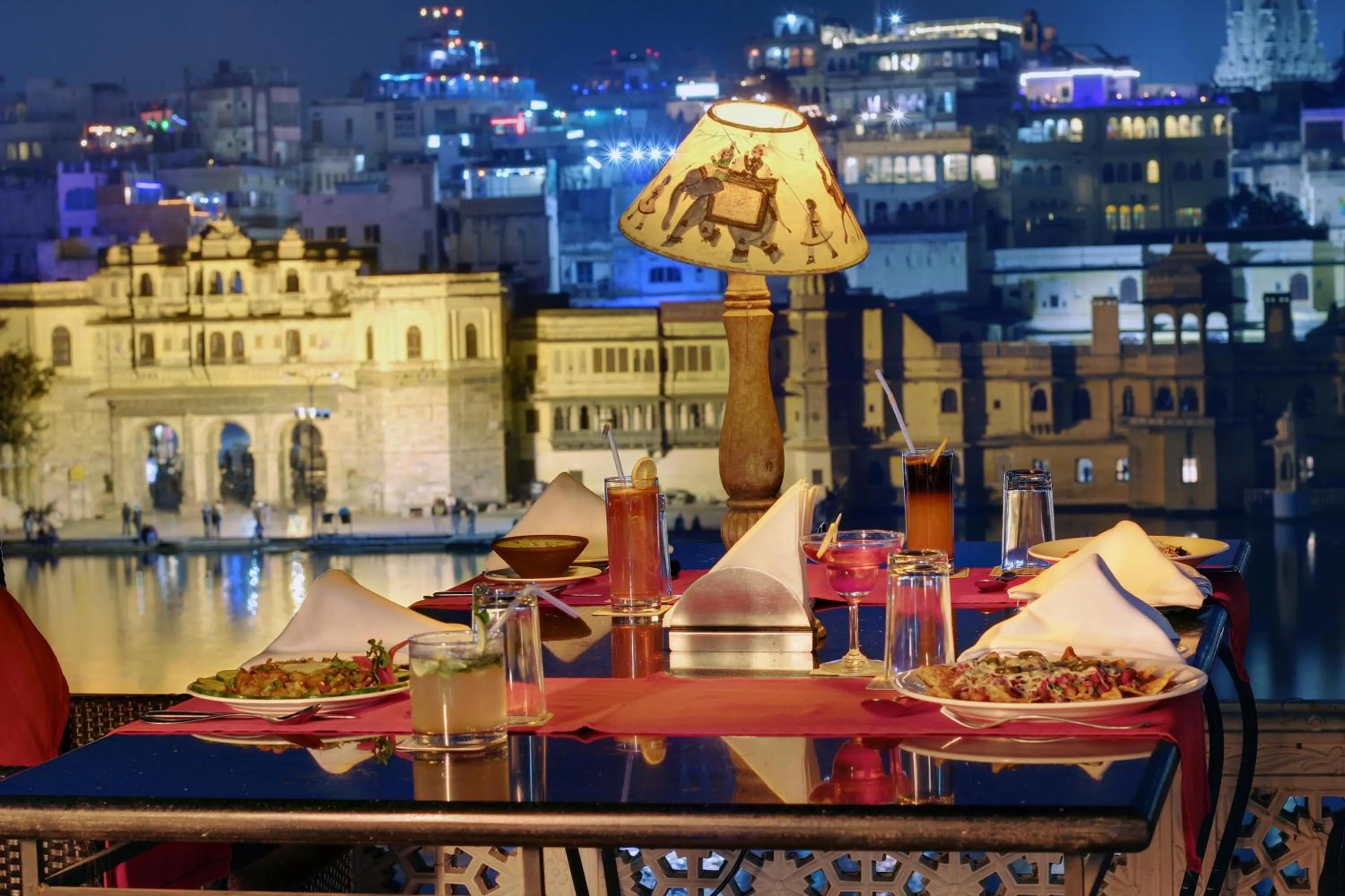 Restaurant/places to eat in Lake Pichola Hotel