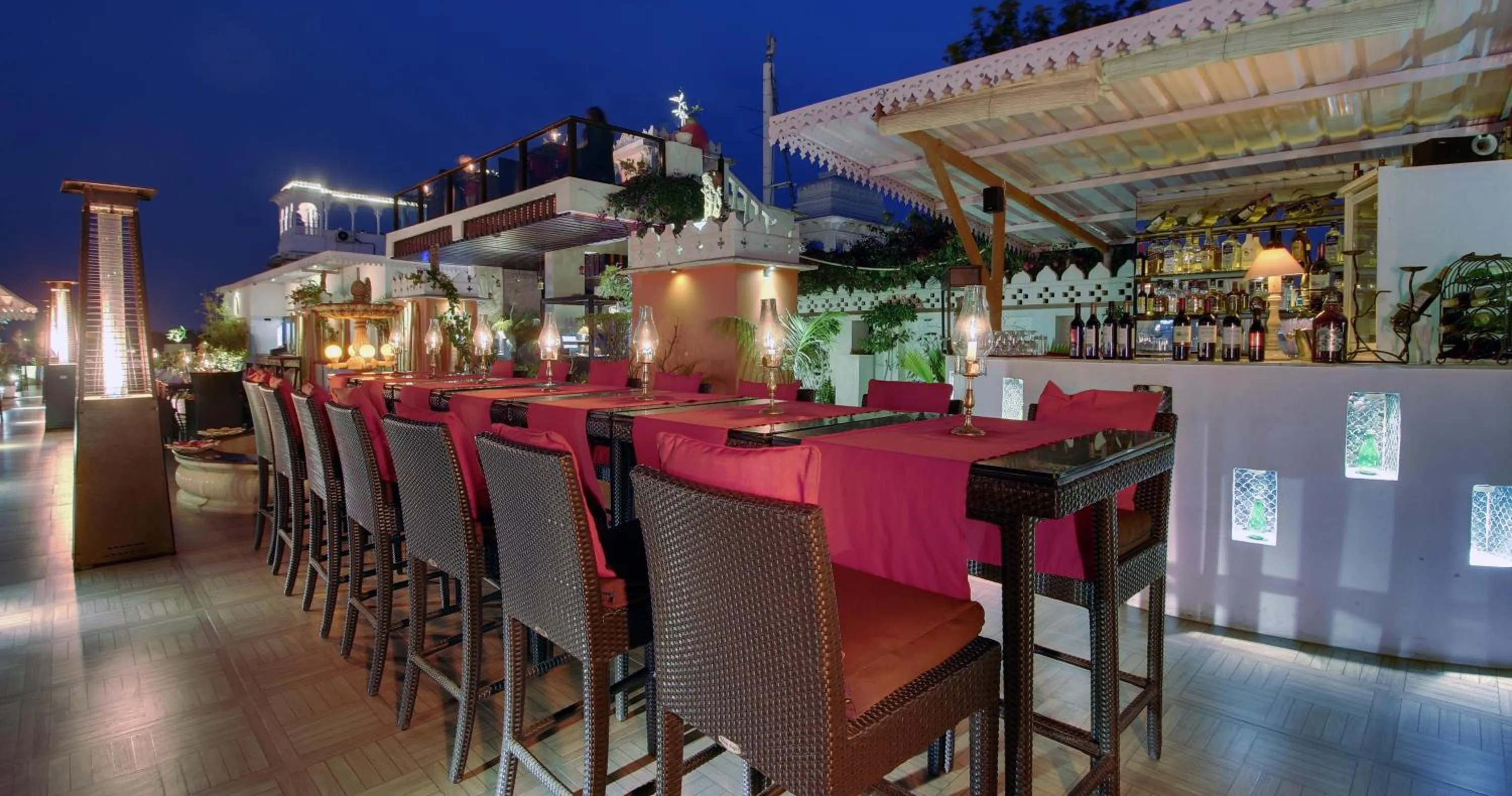 Restaurant/places to eat in Lake Pichola Hotel