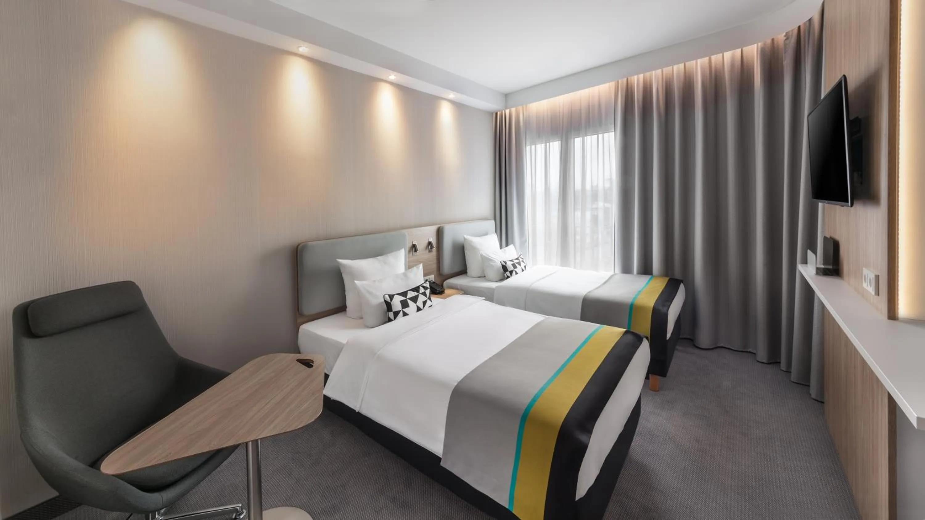 Bedroom, Bed in Holiday Inn Express Düsseldorf - Hauptbahnhof by IHG