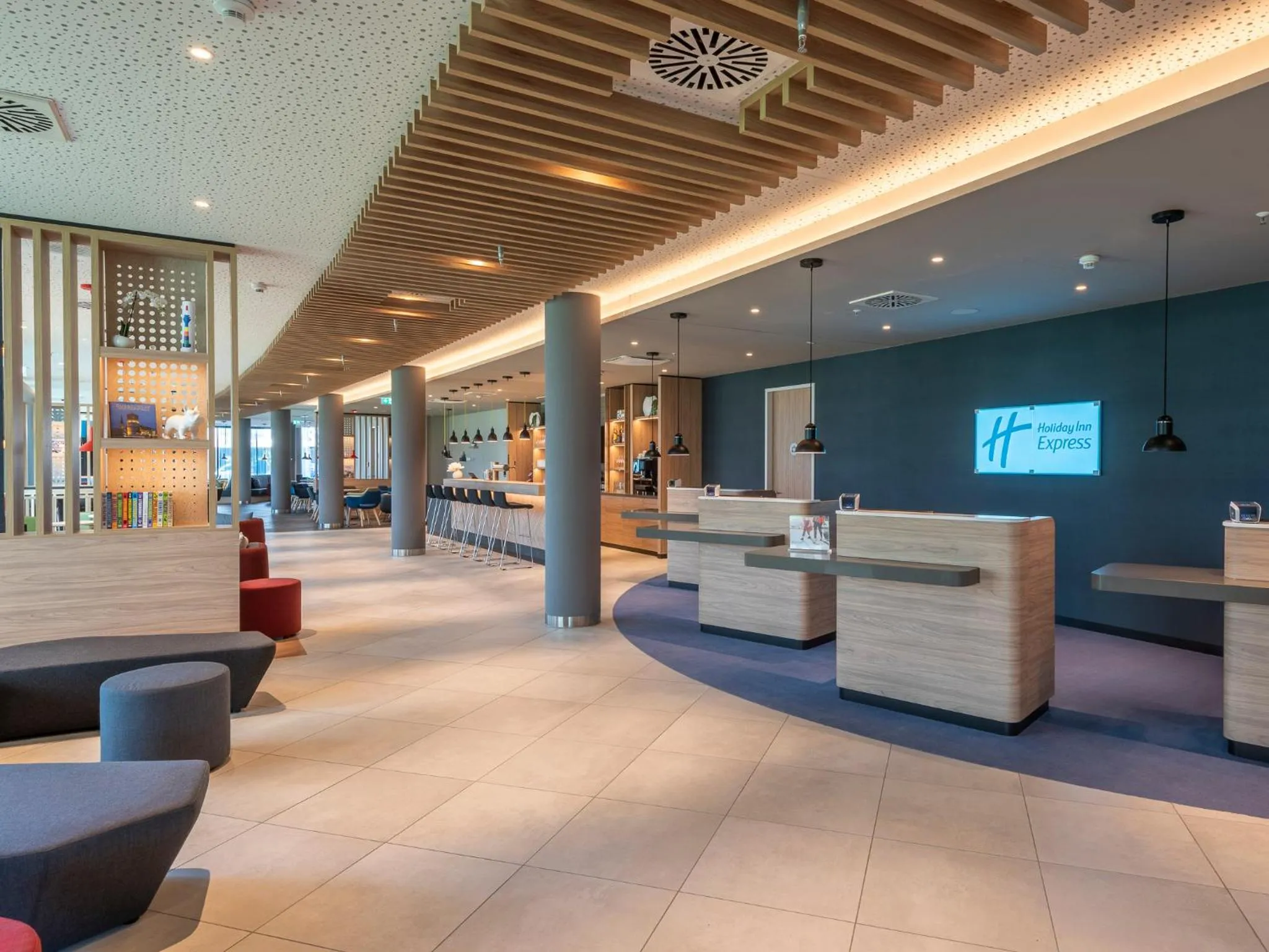 Lobby or reception in Holiday Inn Express Düsseldorf - Hauptbahnhof by IHG