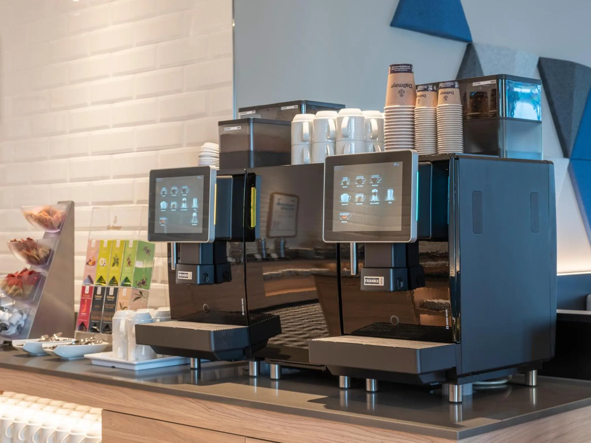 Breakfast in Holiday Inn Express Düsseldorf - Hauptbahnhof by IHG