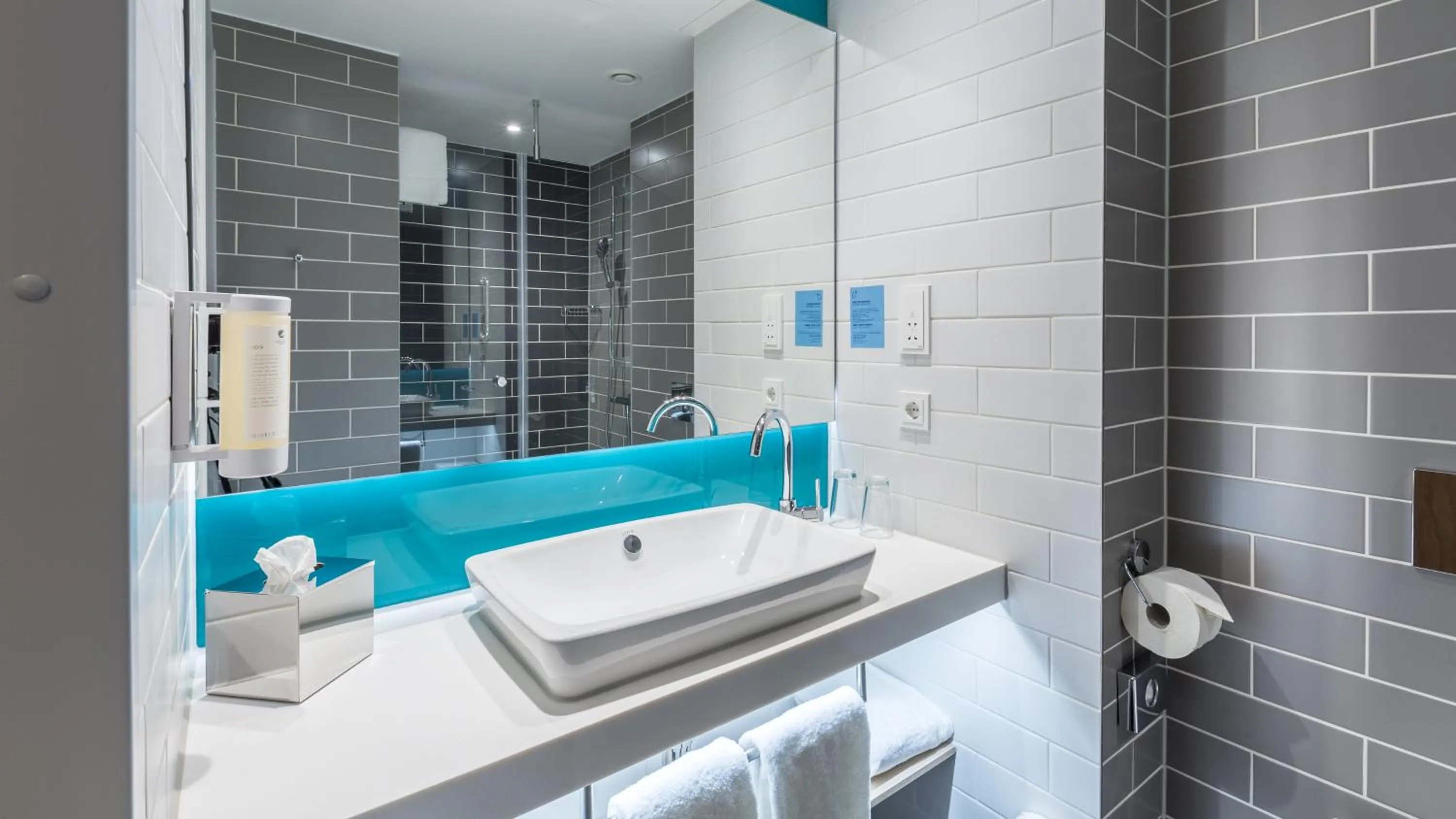 Bathroom in Holiday Inn Express Düsseldorf - Hauptbahnhof by IHG