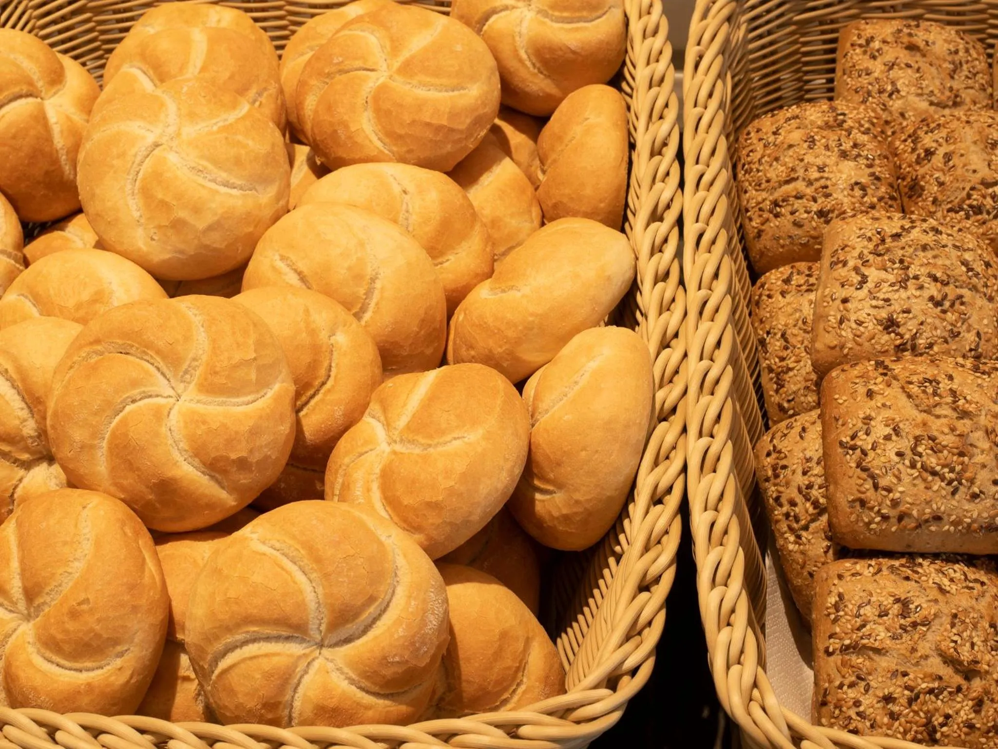 Breakfast in Holiday Inn Express Düsseldorf - Hauptbahnhof by IHG