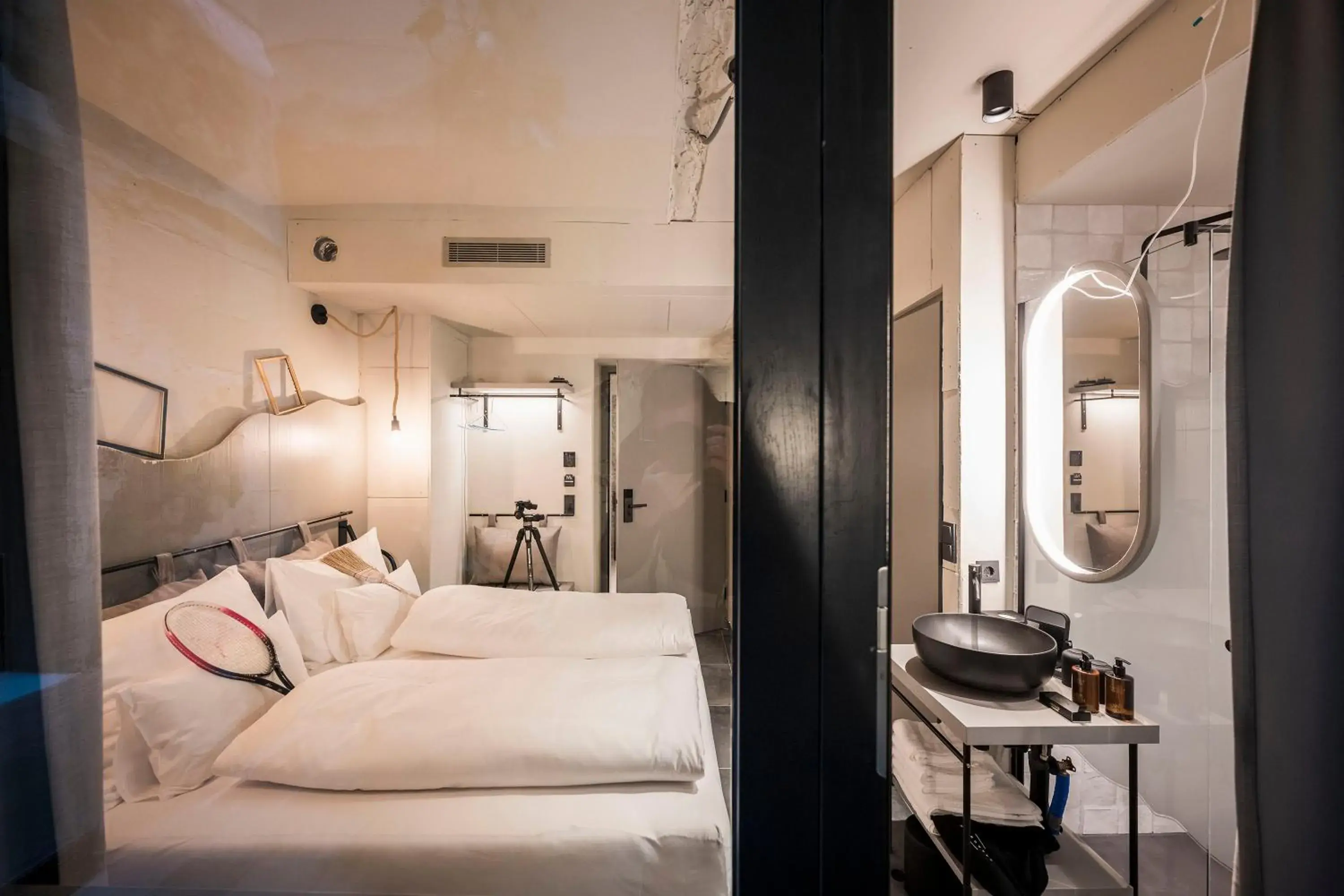 Budget Double Room Besenkammer in Altstadthotel Weisses Kreuz Budget Double Room Besenkammer in Altstadthotel Weisses Kreuz