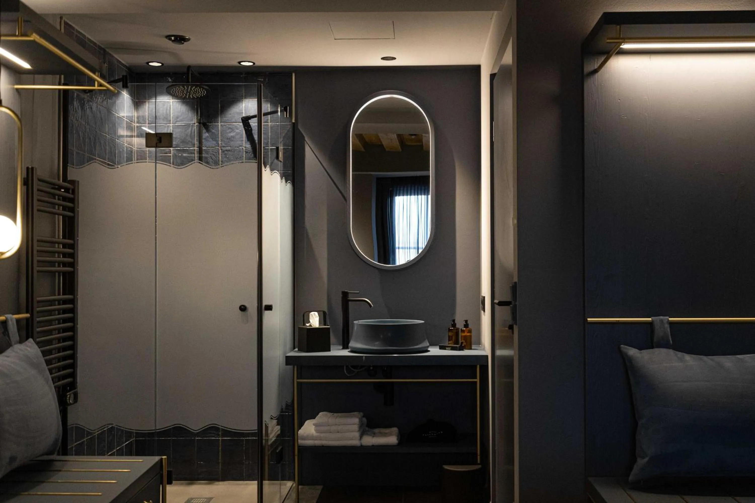 Shower in Altstadthotel Weisses Kreuz