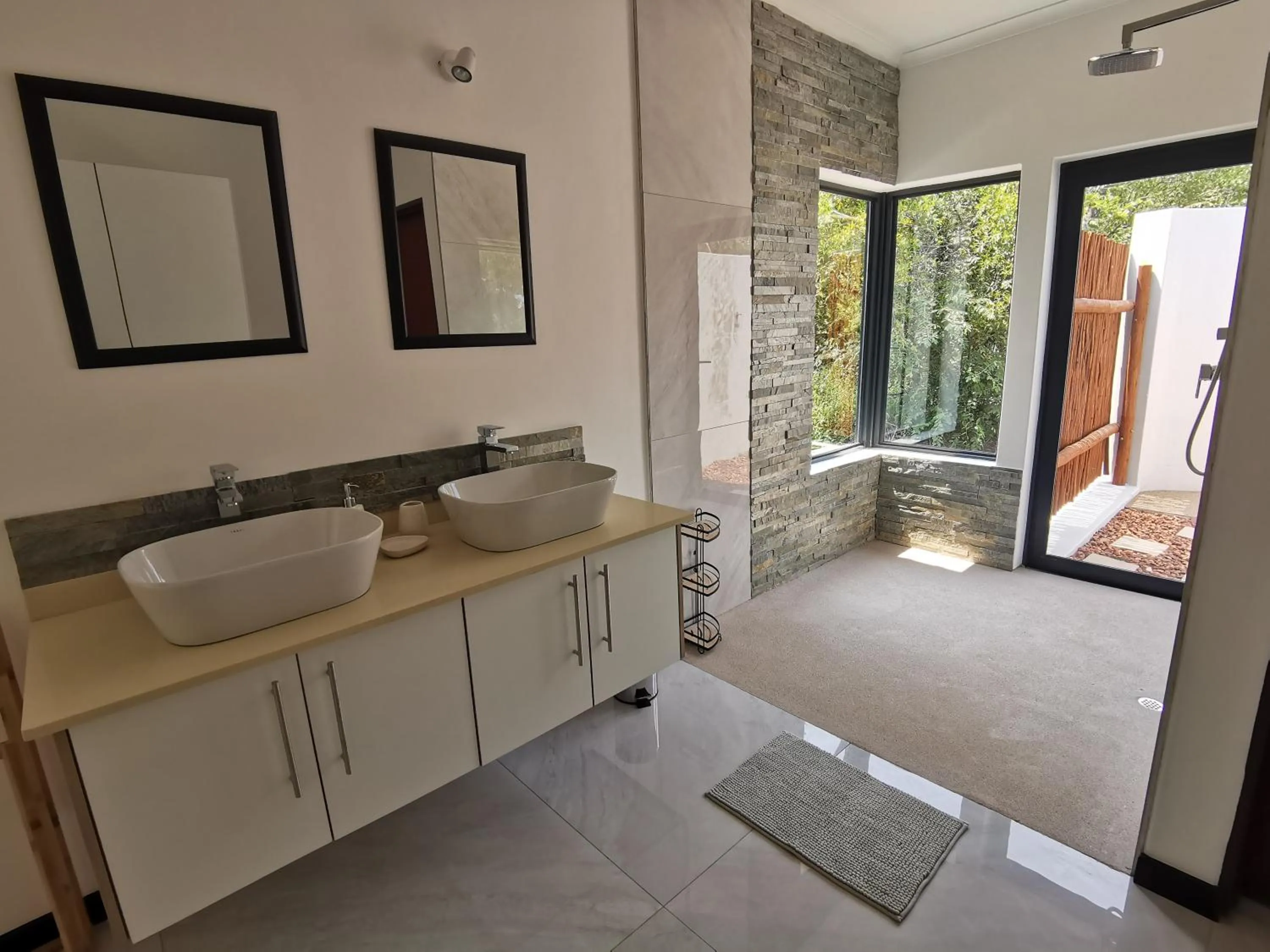 Gem In The Bush Lodge