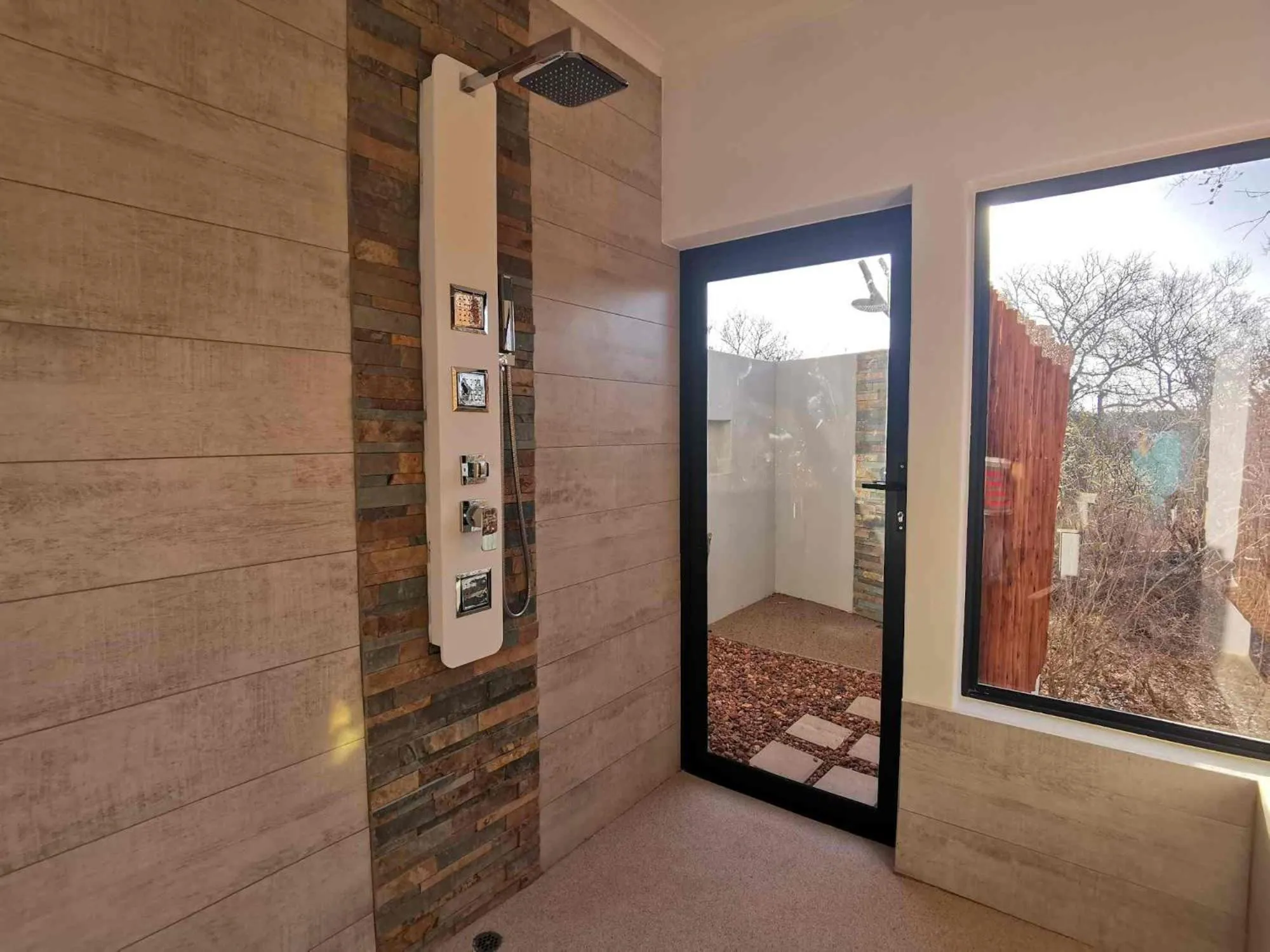 Shower in Gem In The Bush Lodge