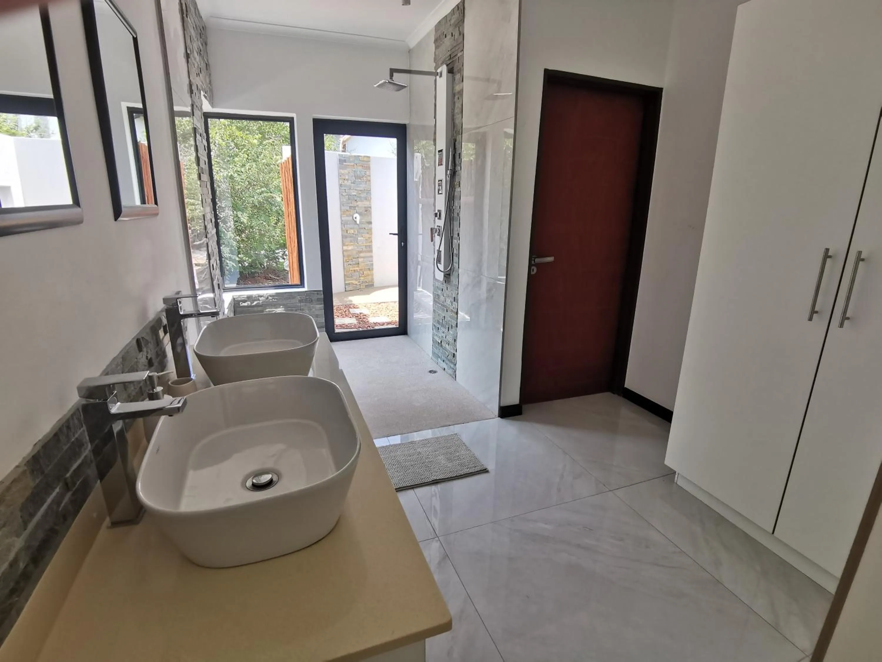 Bathroom in Gem In The Bush Lodge