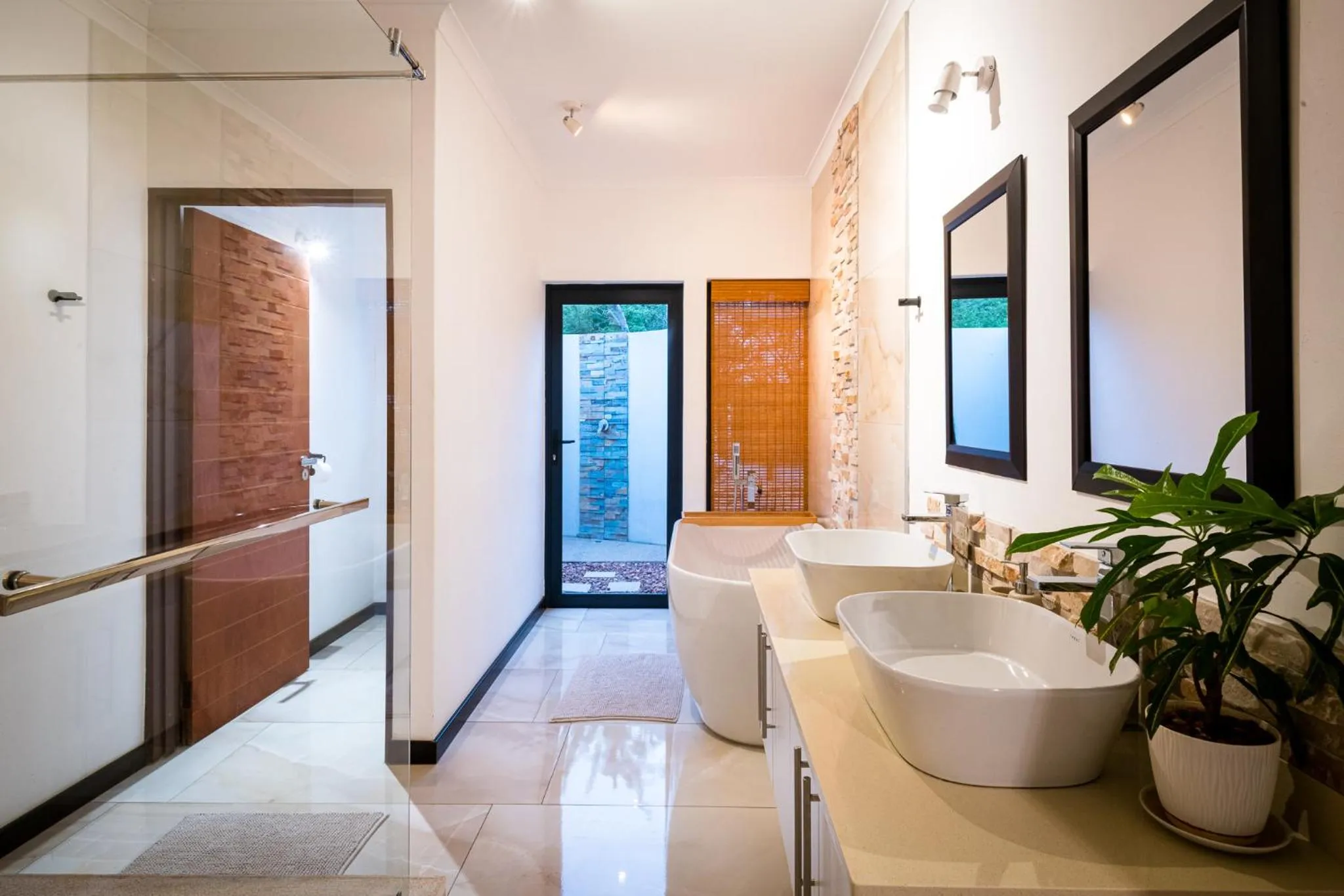 Bathroom in Gem In The Bush Lodge