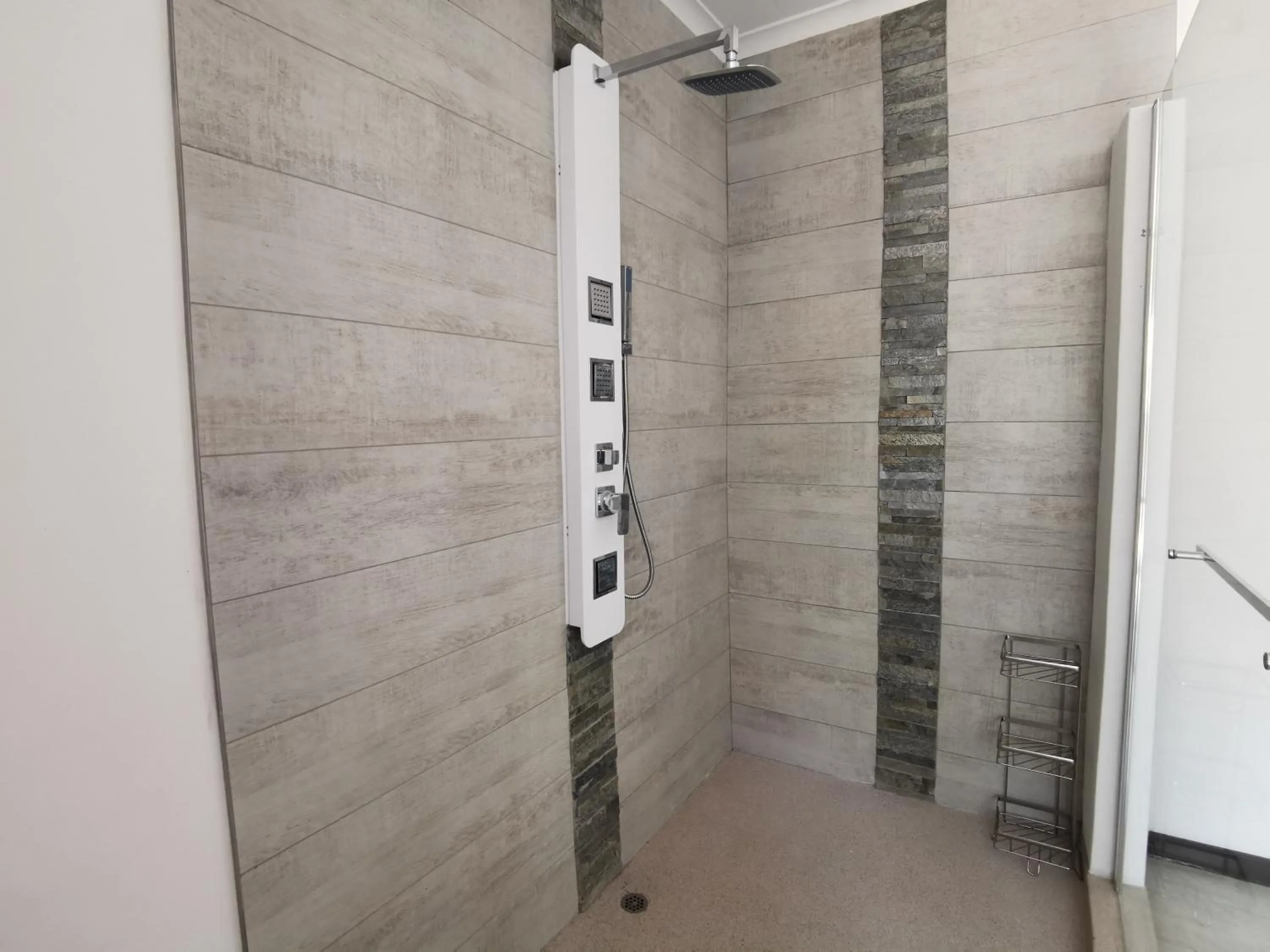 Shower in Gem In The Bush Lodge