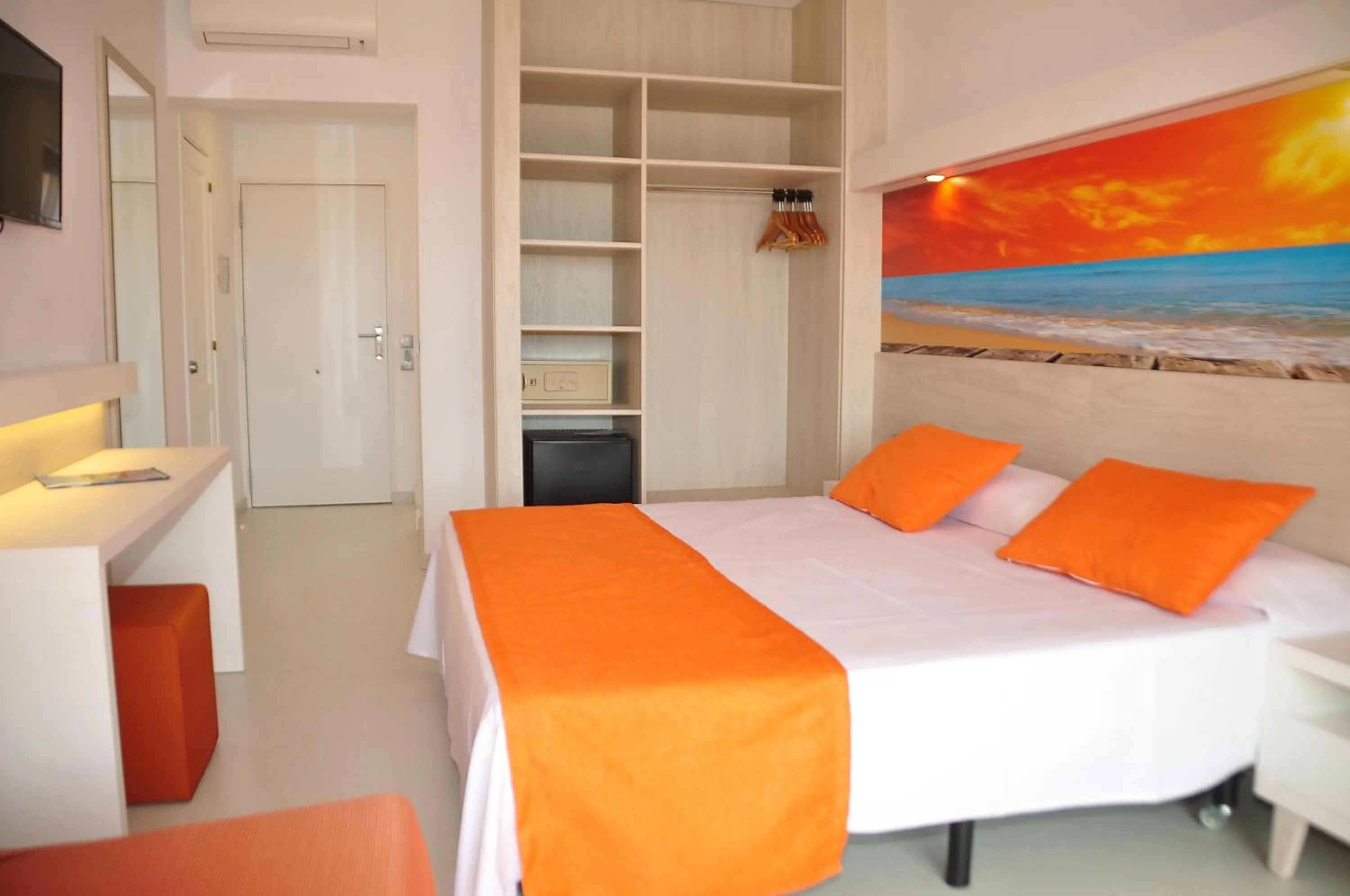 Bedroom, Bed in Arenas de Son Bou