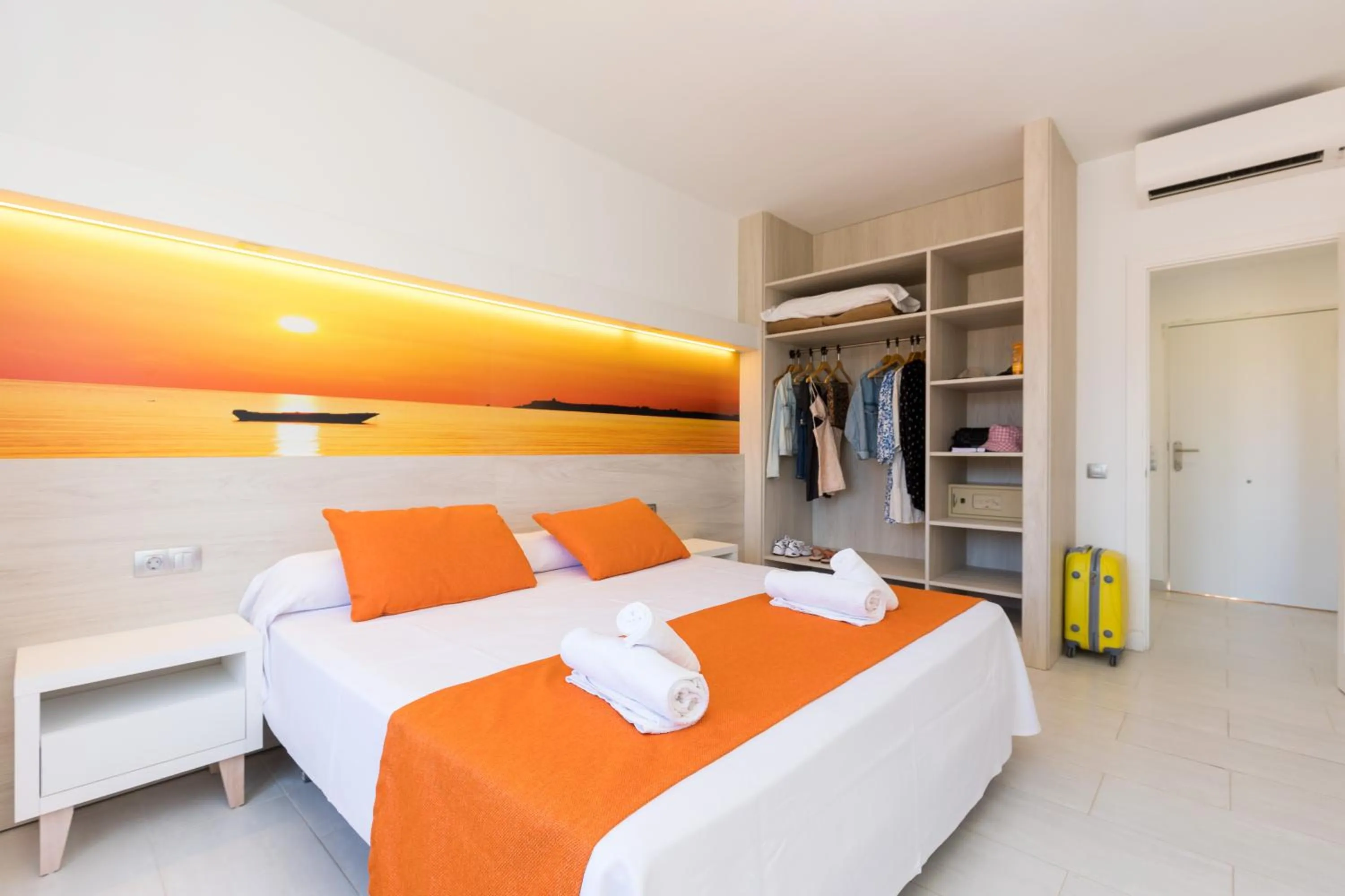 Bedroom, Bed in Arenas de Son Bou