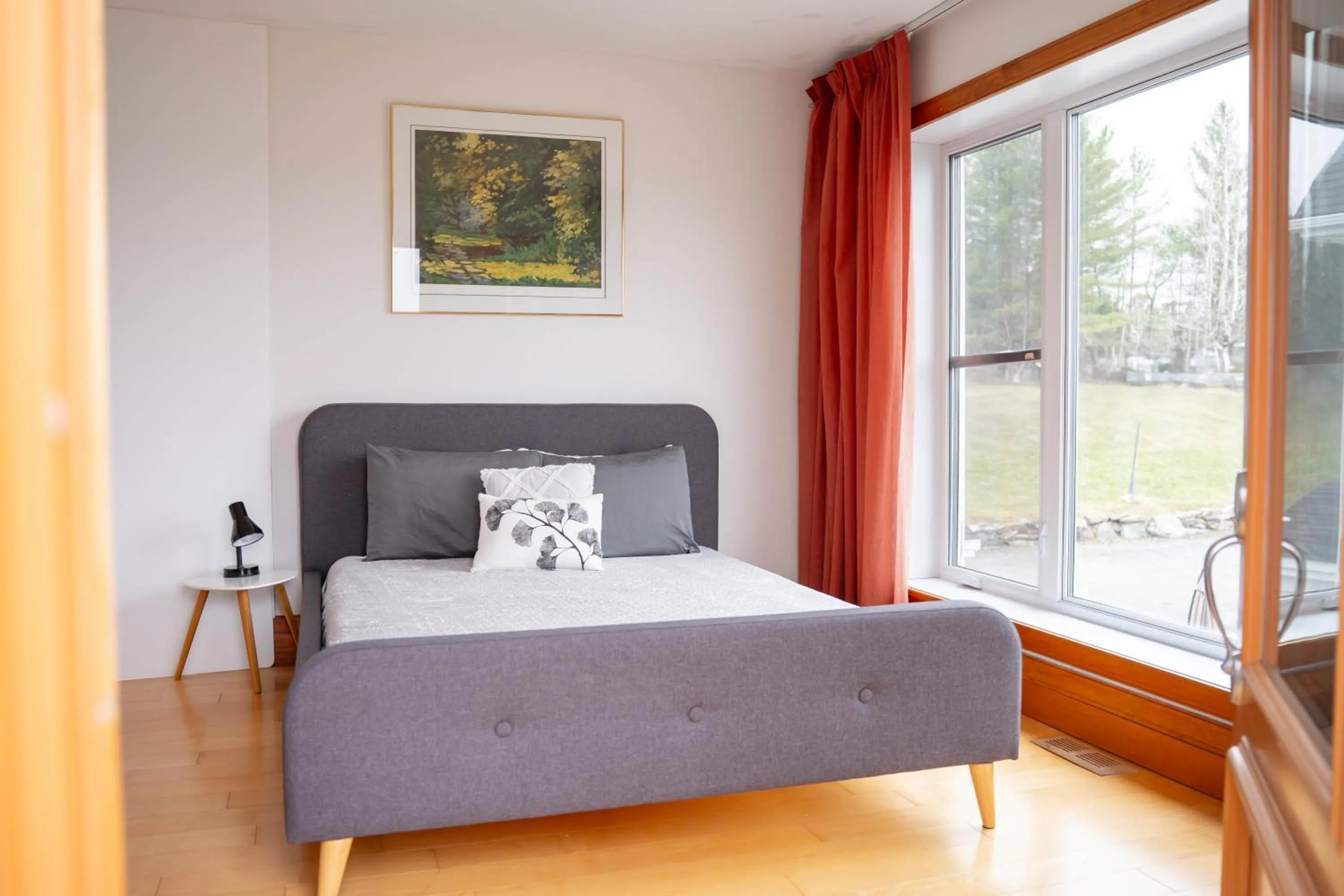 Bedroom, Bed in Au Sommet du Lac Magog