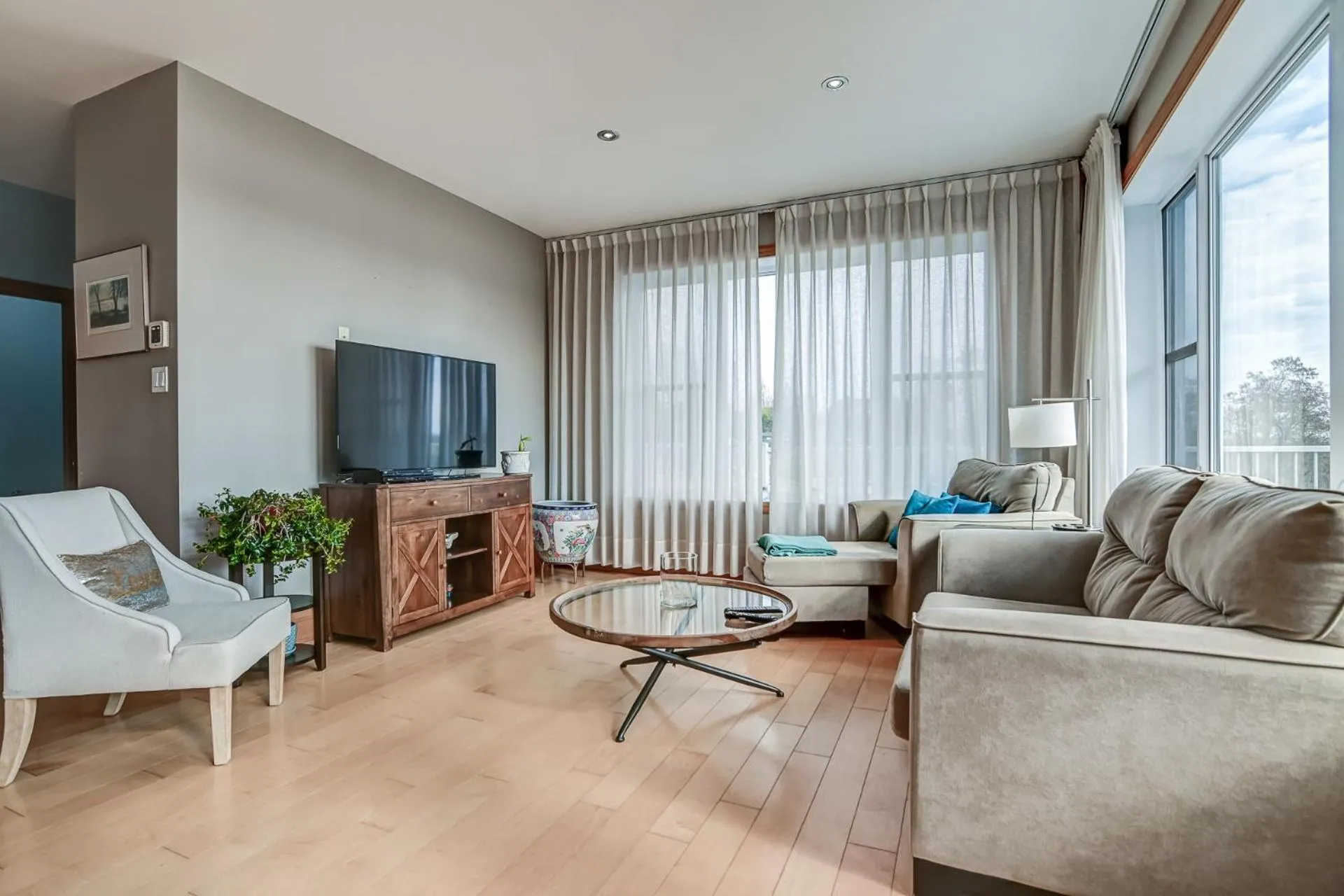 TV and multimedia in Au Sommet du Lac Magog