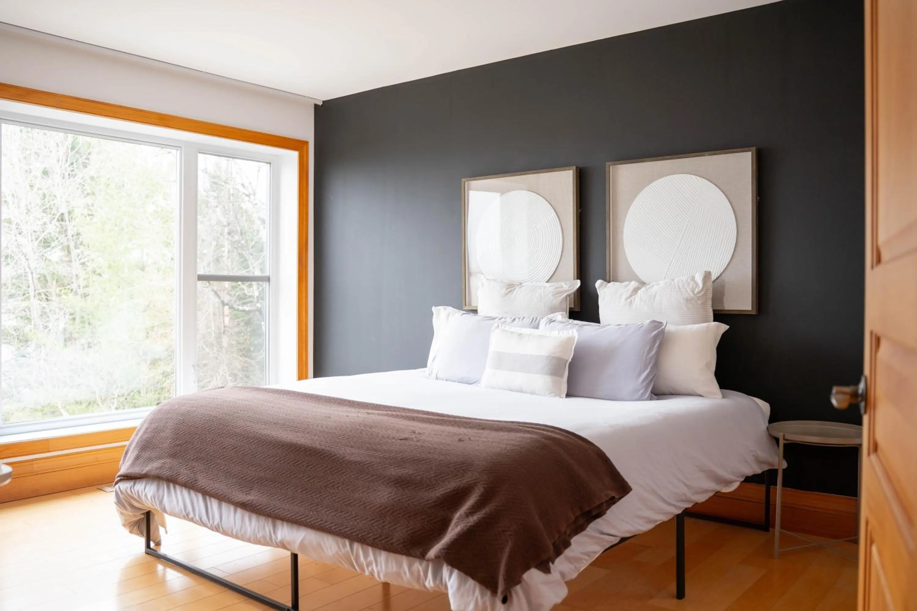 Bedroom, Bed in Au Sommet du Lac Magog