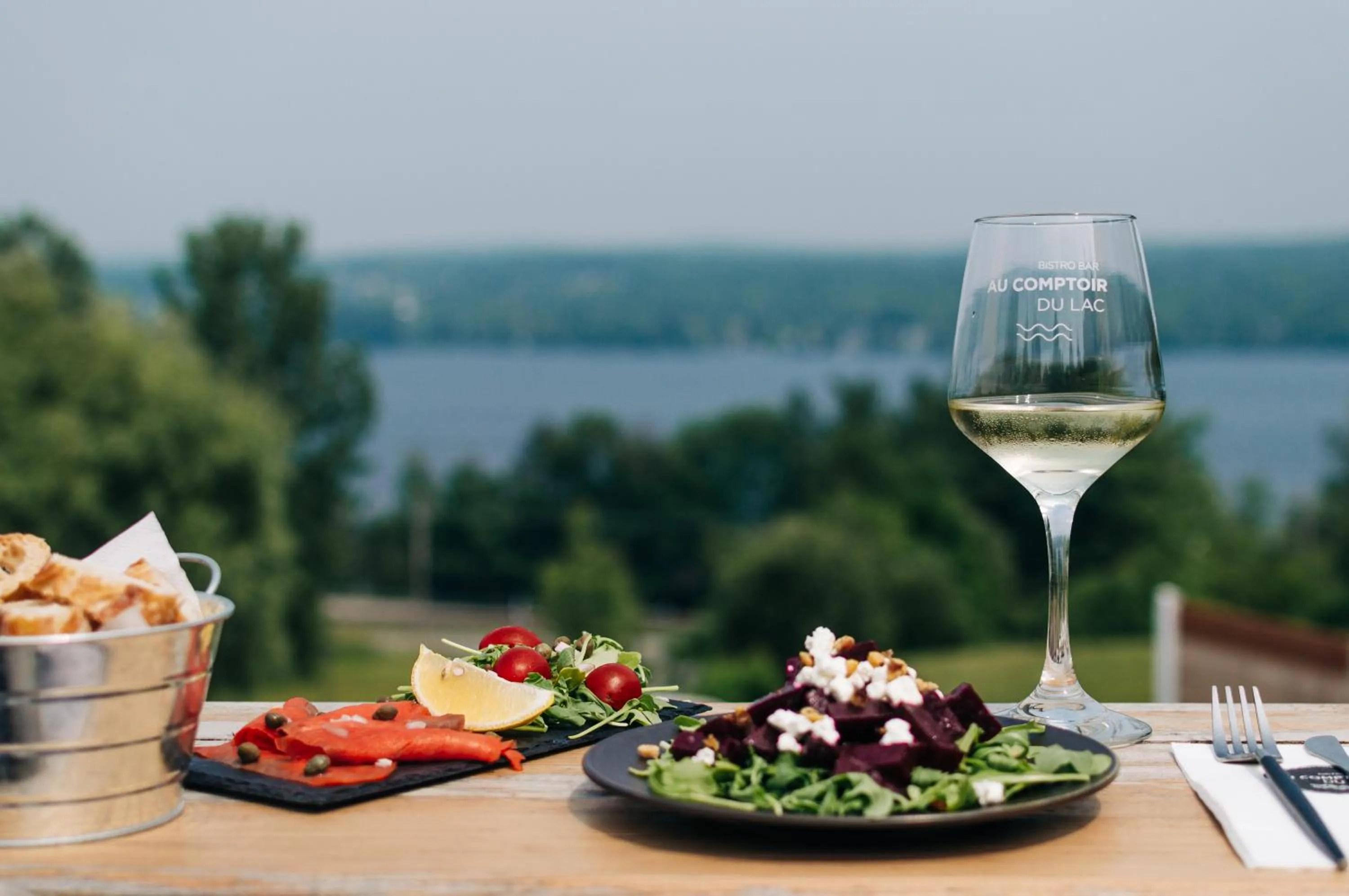 Restaurant/places to eat in Au Sommet du Lac Magog