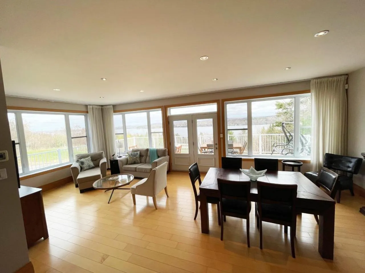 Living room in Au Sommet du Lac Magog