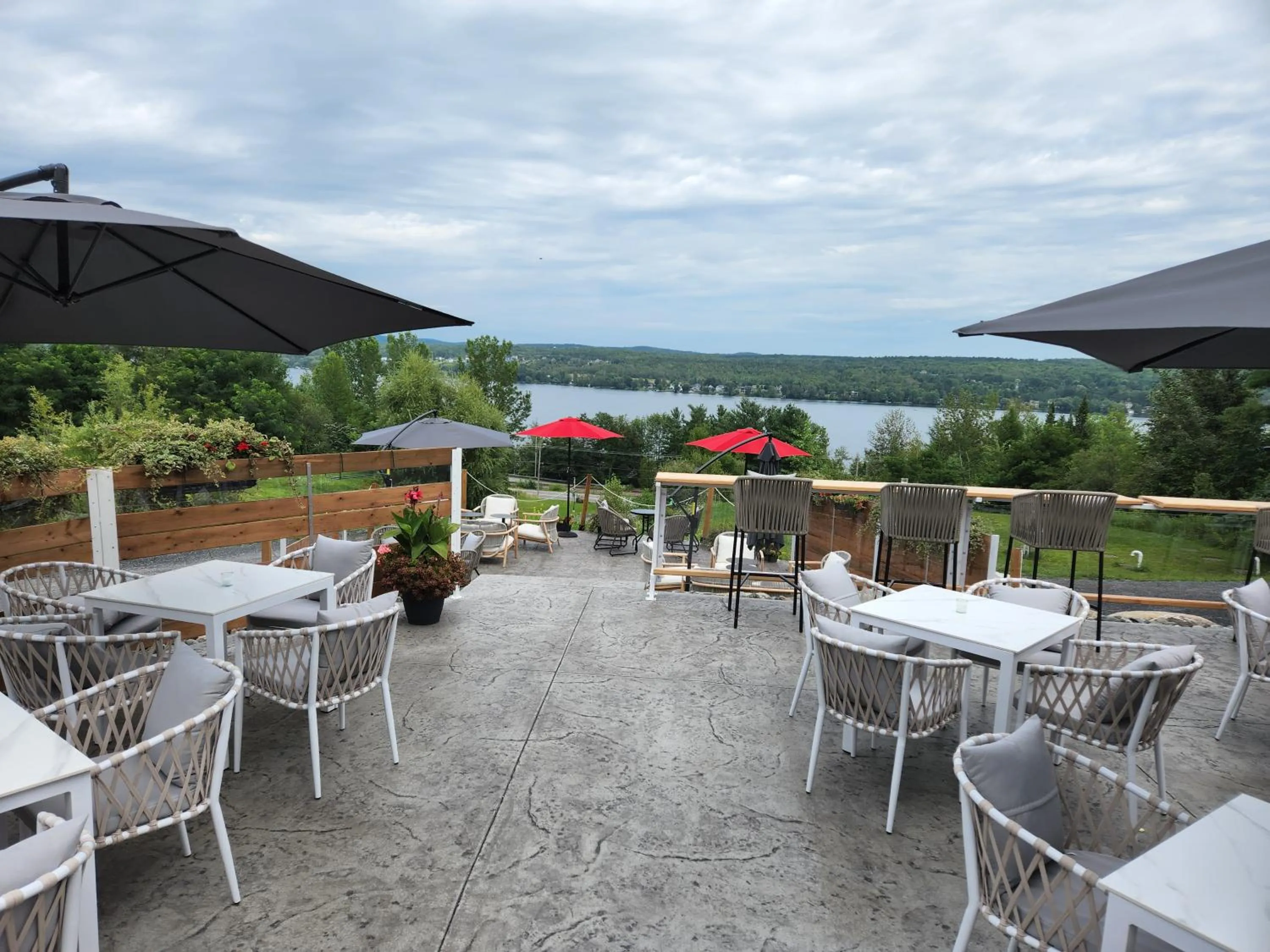 Patio in Au Sommet du Lac Magog