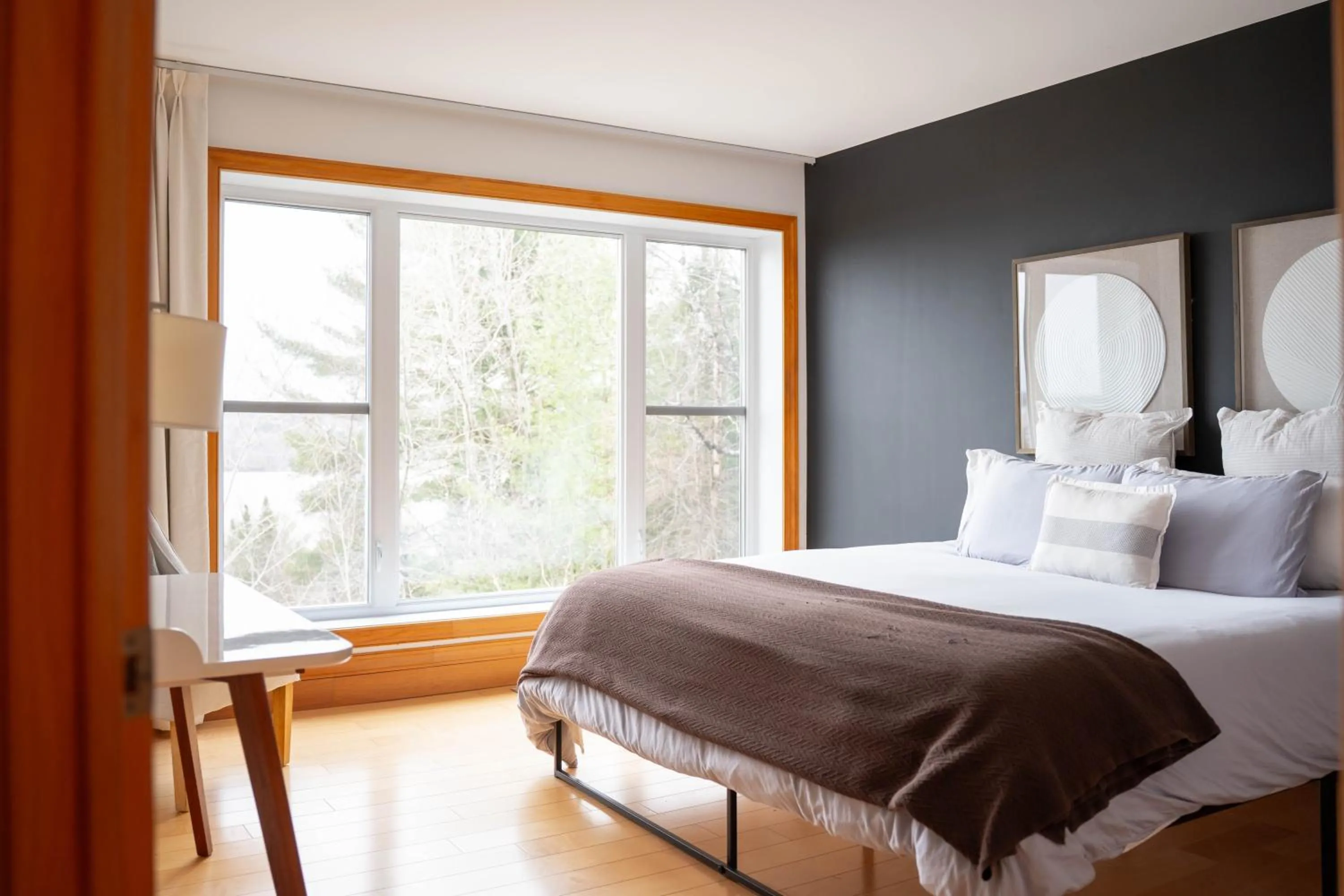 Bedroom, Bed in Au Sommet du Lac Magog