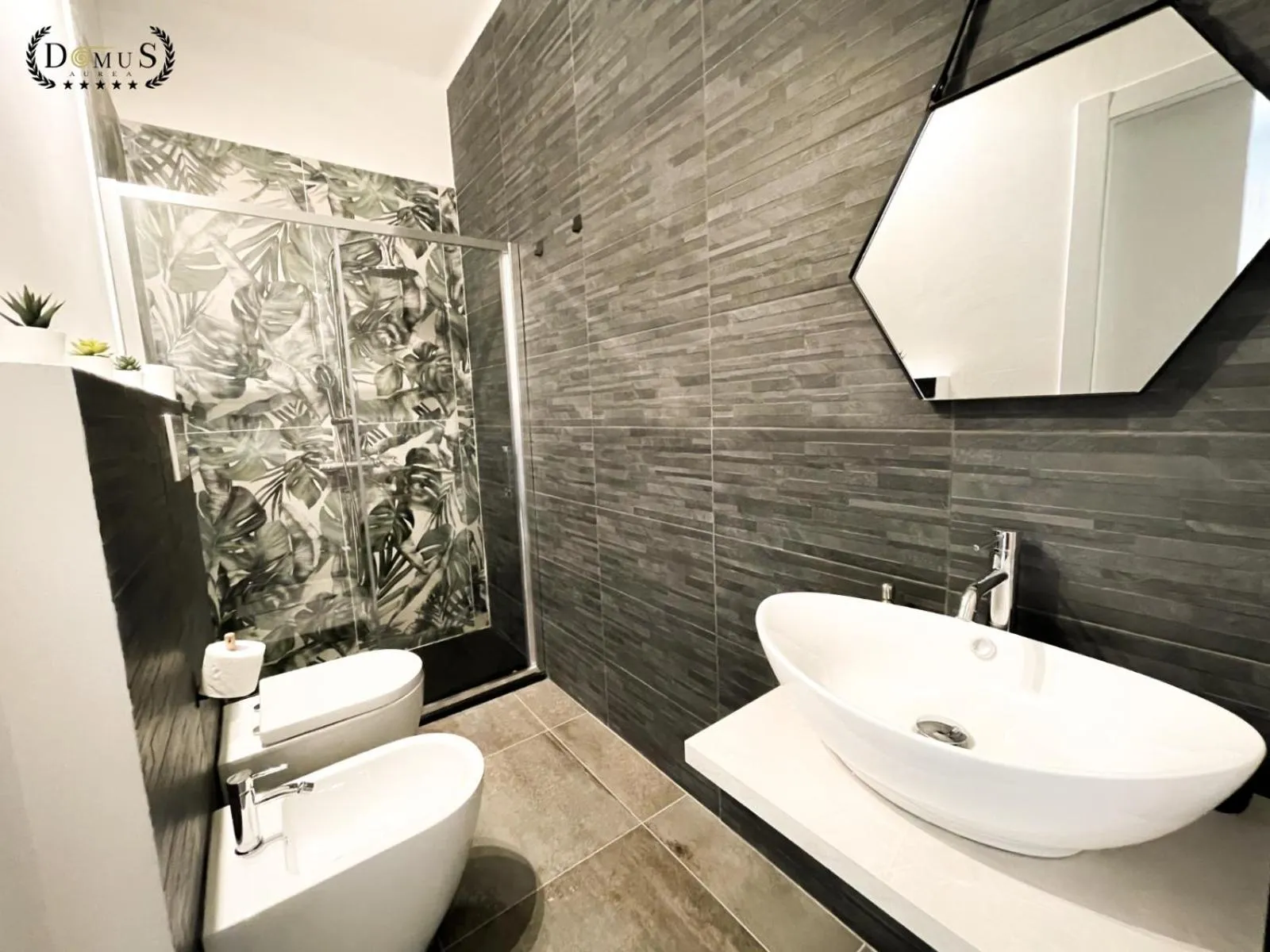 Shower in 4 Balconi rooms-Elements B&B