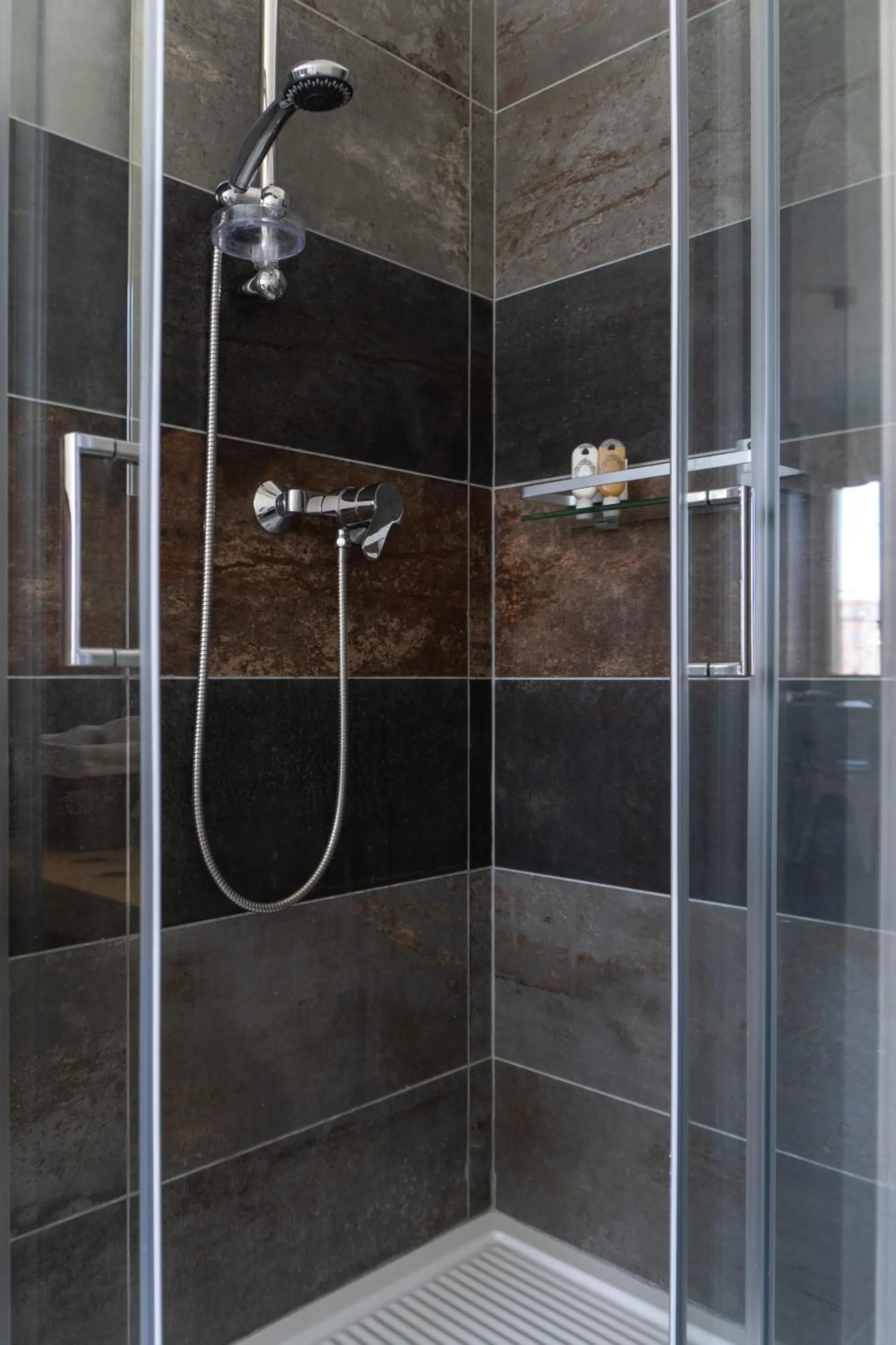 Bathroom in 4 Balconi rooms-Elements B&B