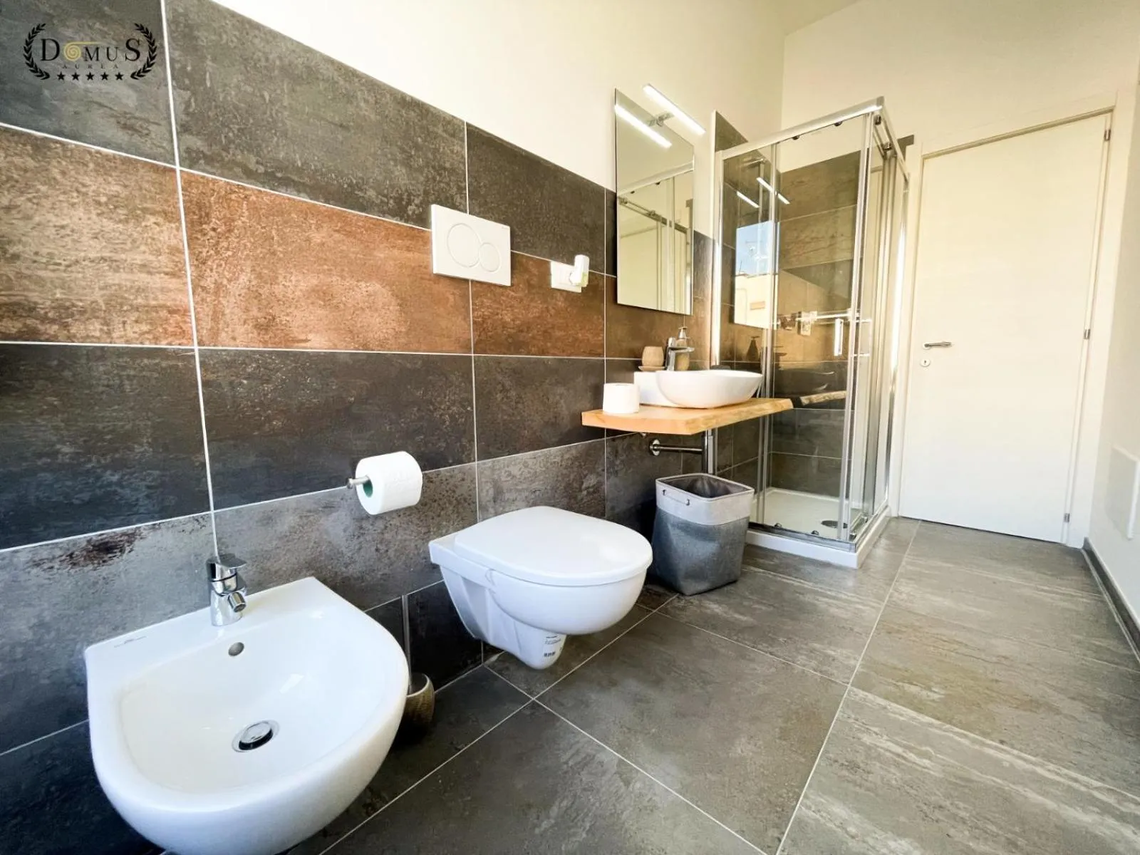 Shower in 4 Balconi rooms-Elements B&B