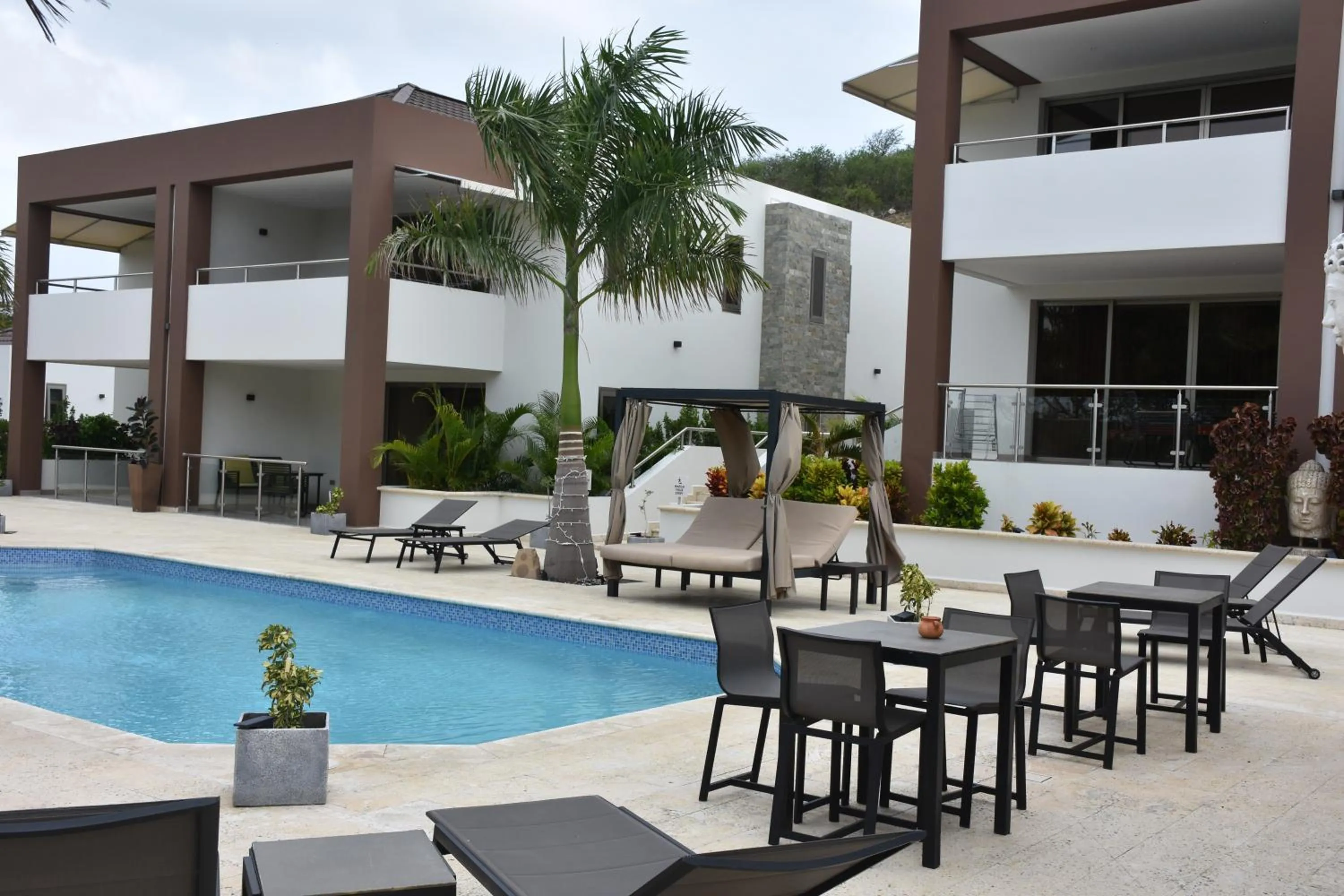 Property building in Xanadu Apartments at Blue Bay Golf & Beach Resort