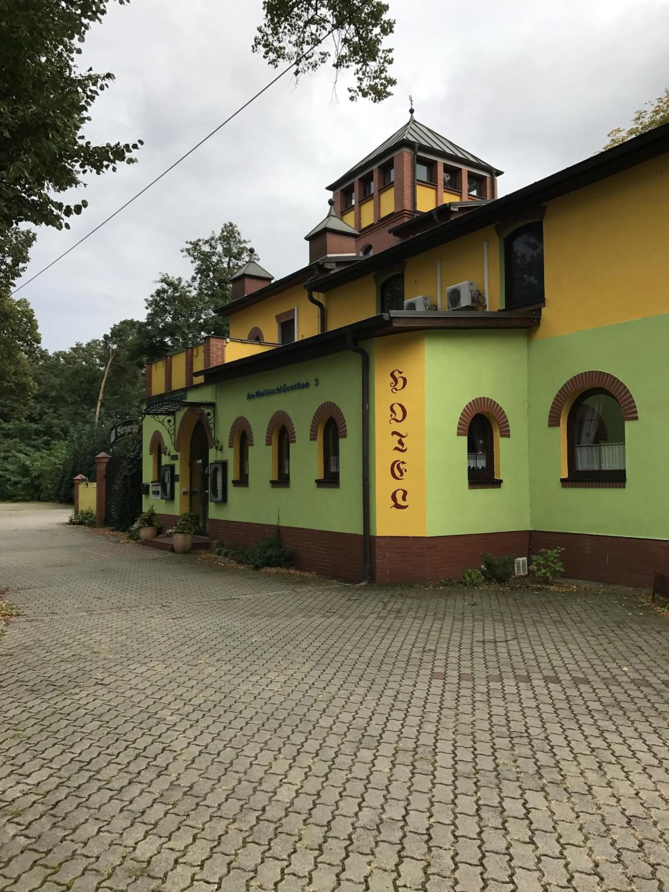Property building in Waldschlösschen