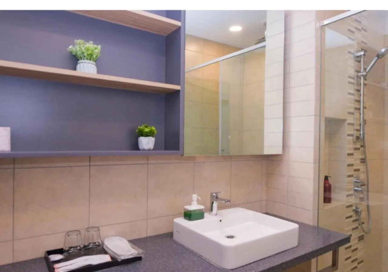 Bathroom in Robertson PanoramaKL Suites