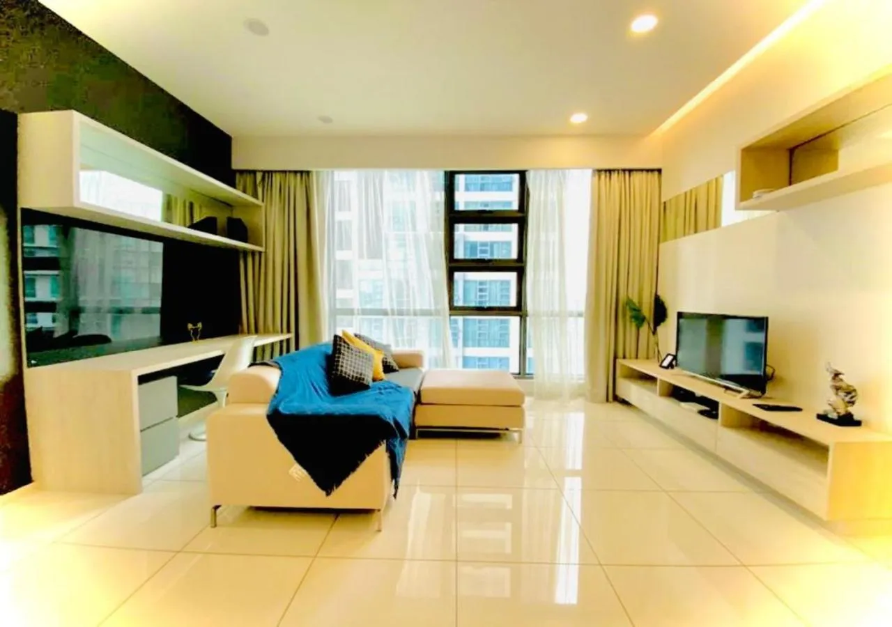 TV and multimedia in Robertson PanoramaKL Suites