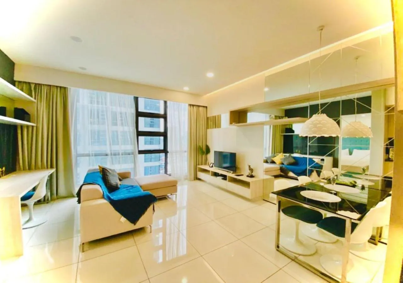 TV and multimedia in Robertson PanoramaKL Suites