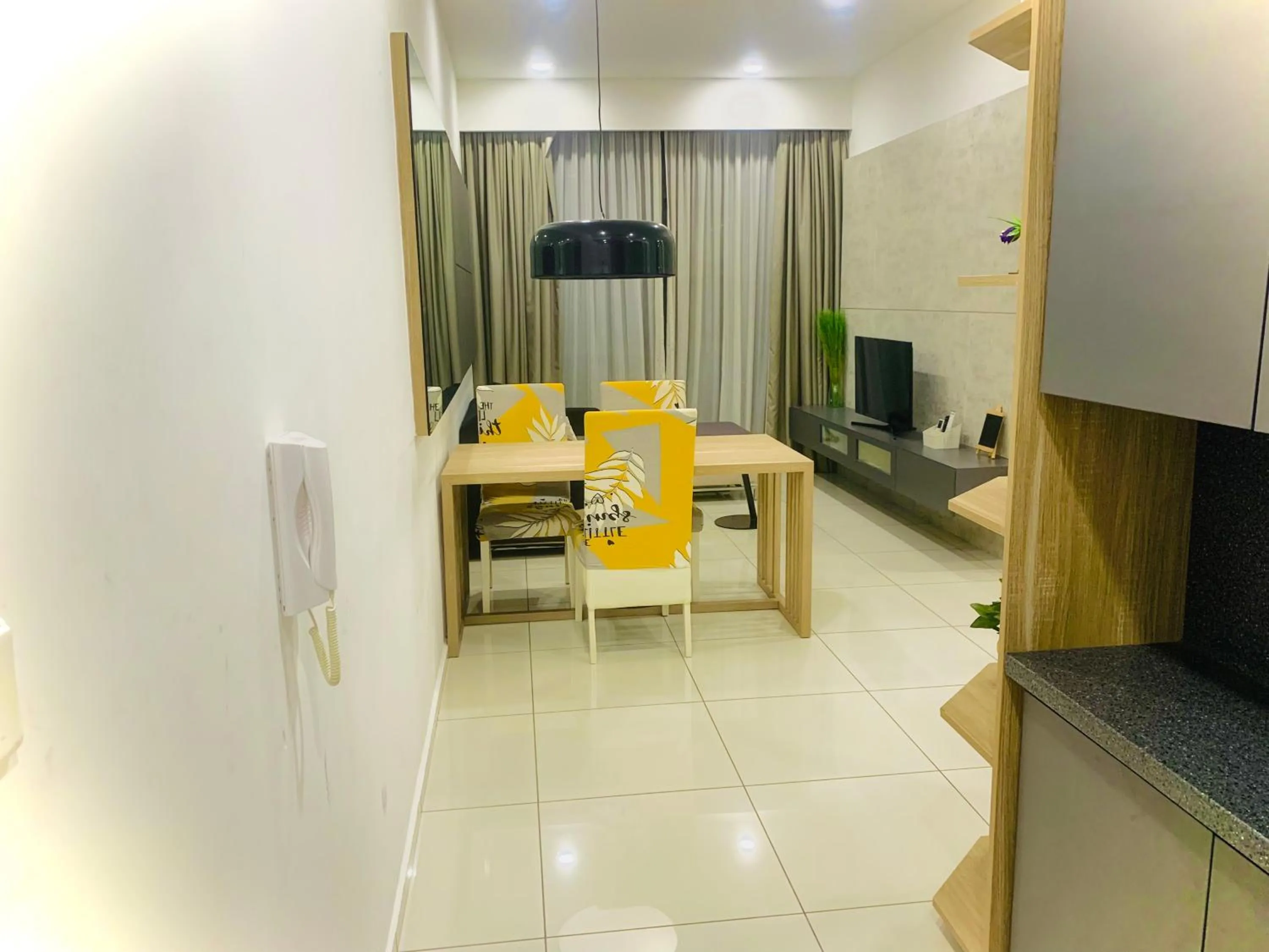 TV and multimedia in Robertson PanoramaKL Suites