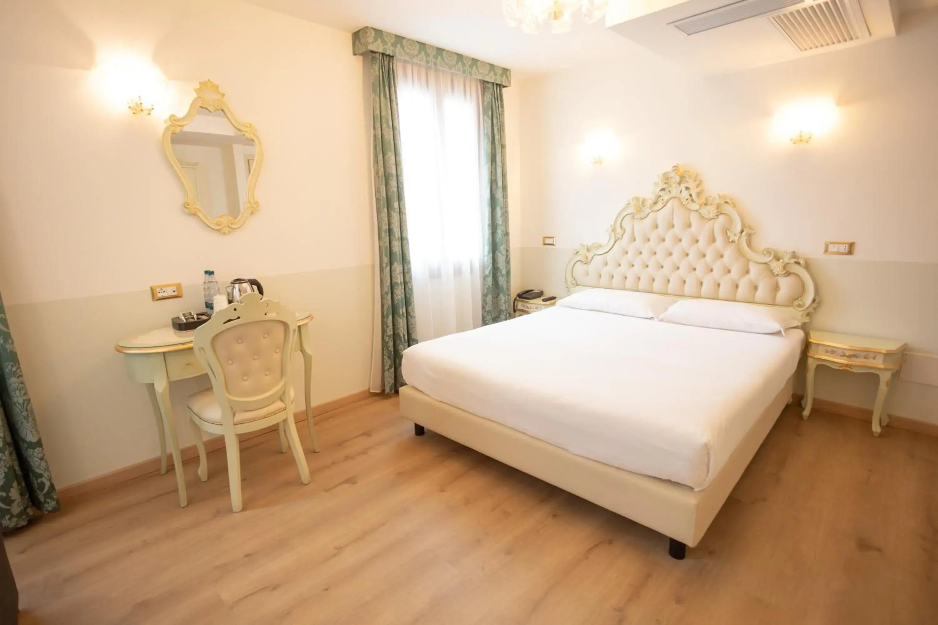 Deluxe Room (2 Adults + 1 Child) in Duomo Boutique Hotel Deluxe Room (2 Adults + 1 Child) in Duomo Boutique Hotel