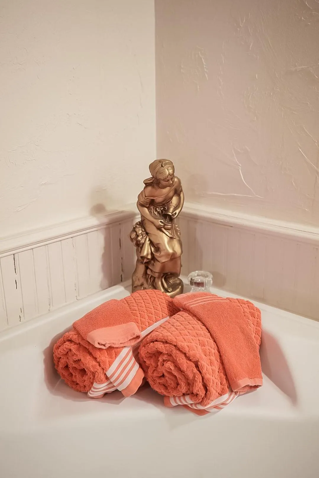 Decorative detail, Bed in Grandison Inn